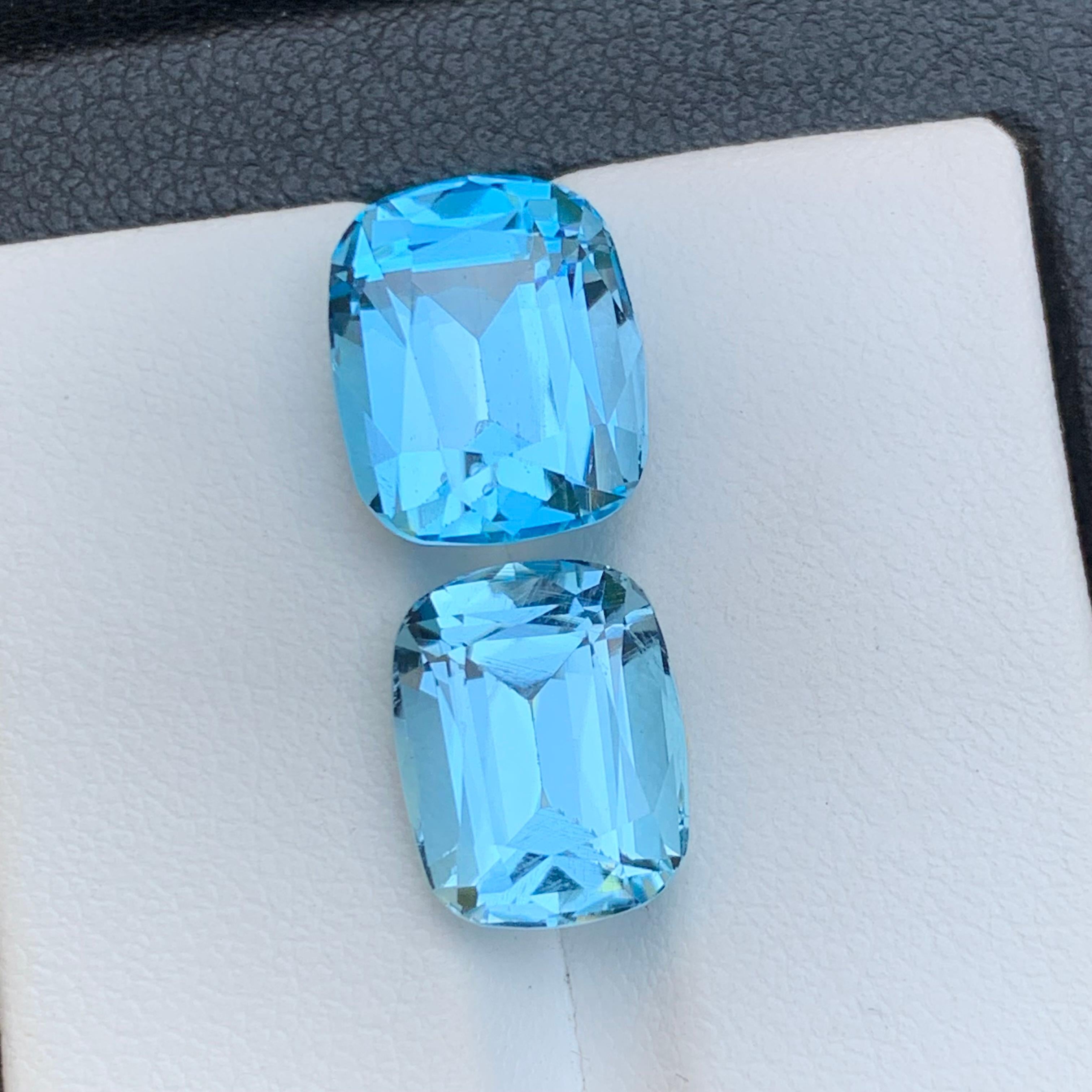 Vivid Sky Blue Natural Swiss Blue Topaz Gemstones 13.80 Ct Cushion Cut-Jewelry For Sale 4