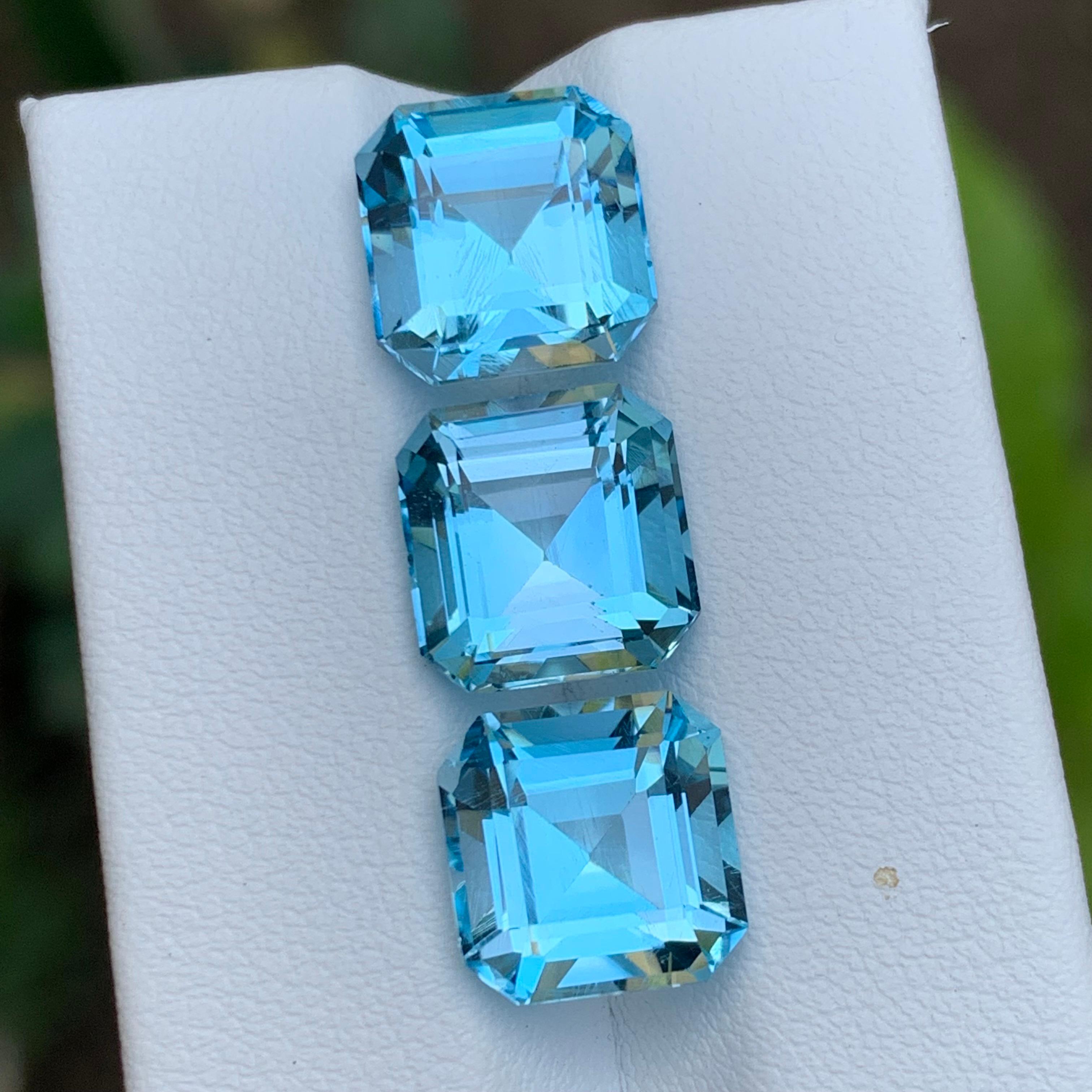 Vivid Swiss Blue Natural Topaz Jewel Set Gemstones 18.55 Ct Asscher Cut-Jewelry For Sale 5