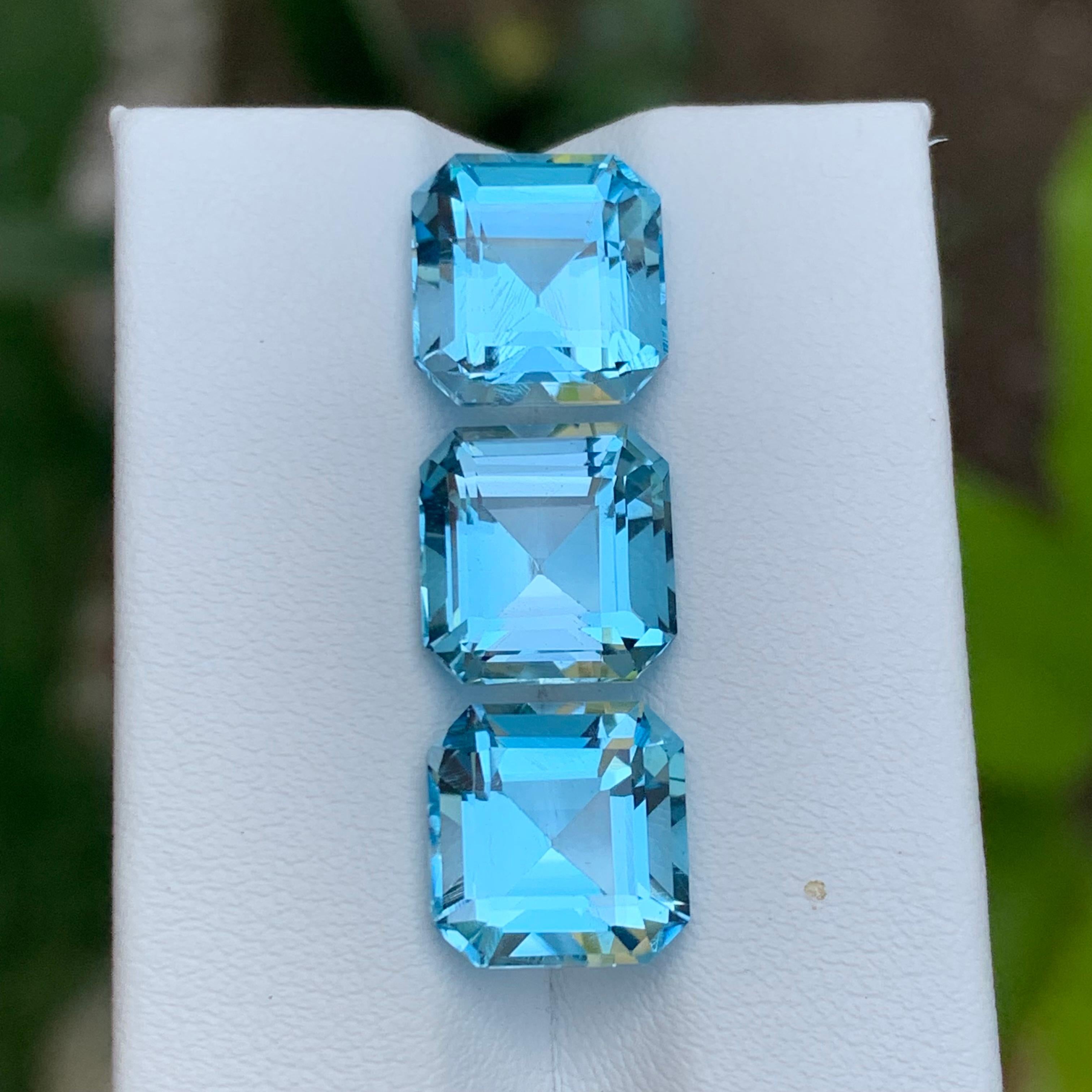 Vivid Swiss Blue Natural Topaz Jewel Set Gemstones 18.55 Ct Asscher Cut-Jewelry For Sale 6