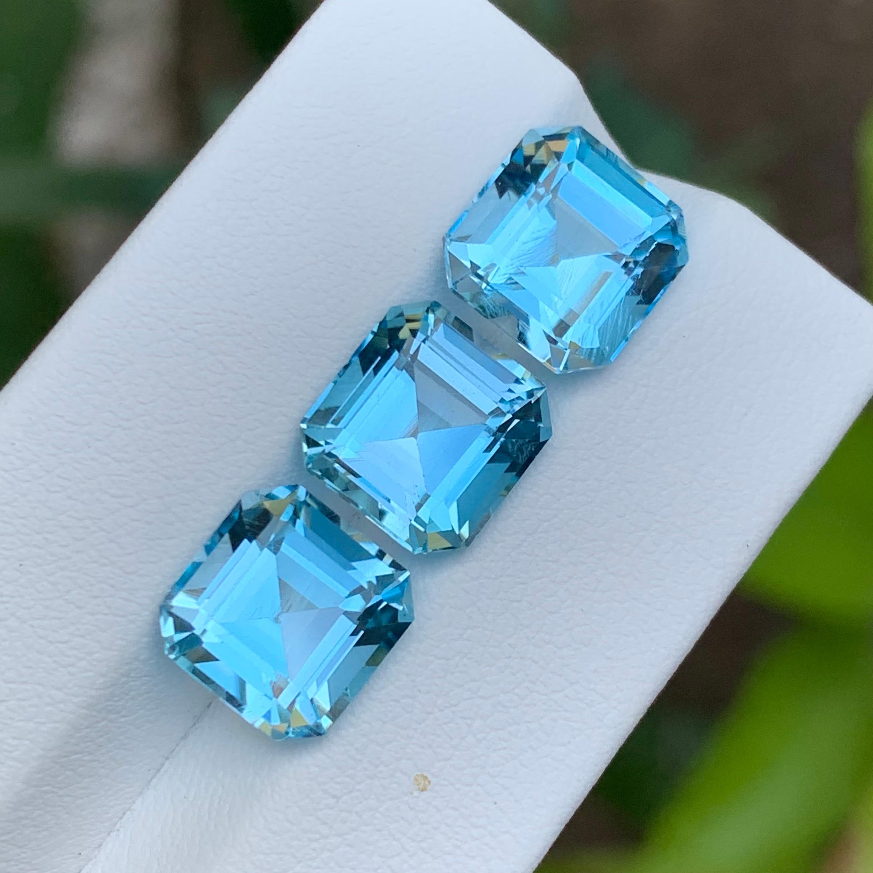 Vivid Swiss Blue Natural Topaz Jewel Set Gemstones 18.55 Ct Asscher Cut-Jewelry For Sale 7