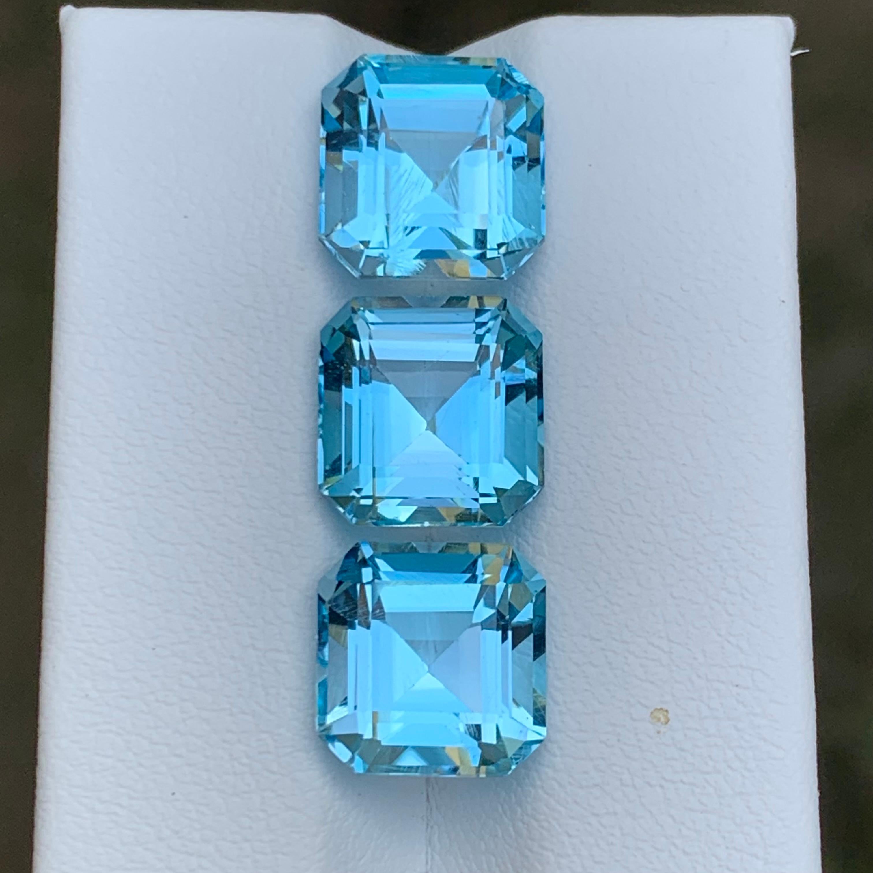 Contemporary Vivid Swiss Blue Natural Topaz Jewel Set Gemstones 18.55 Ct Asscher Cut-Jewelry For Sale
