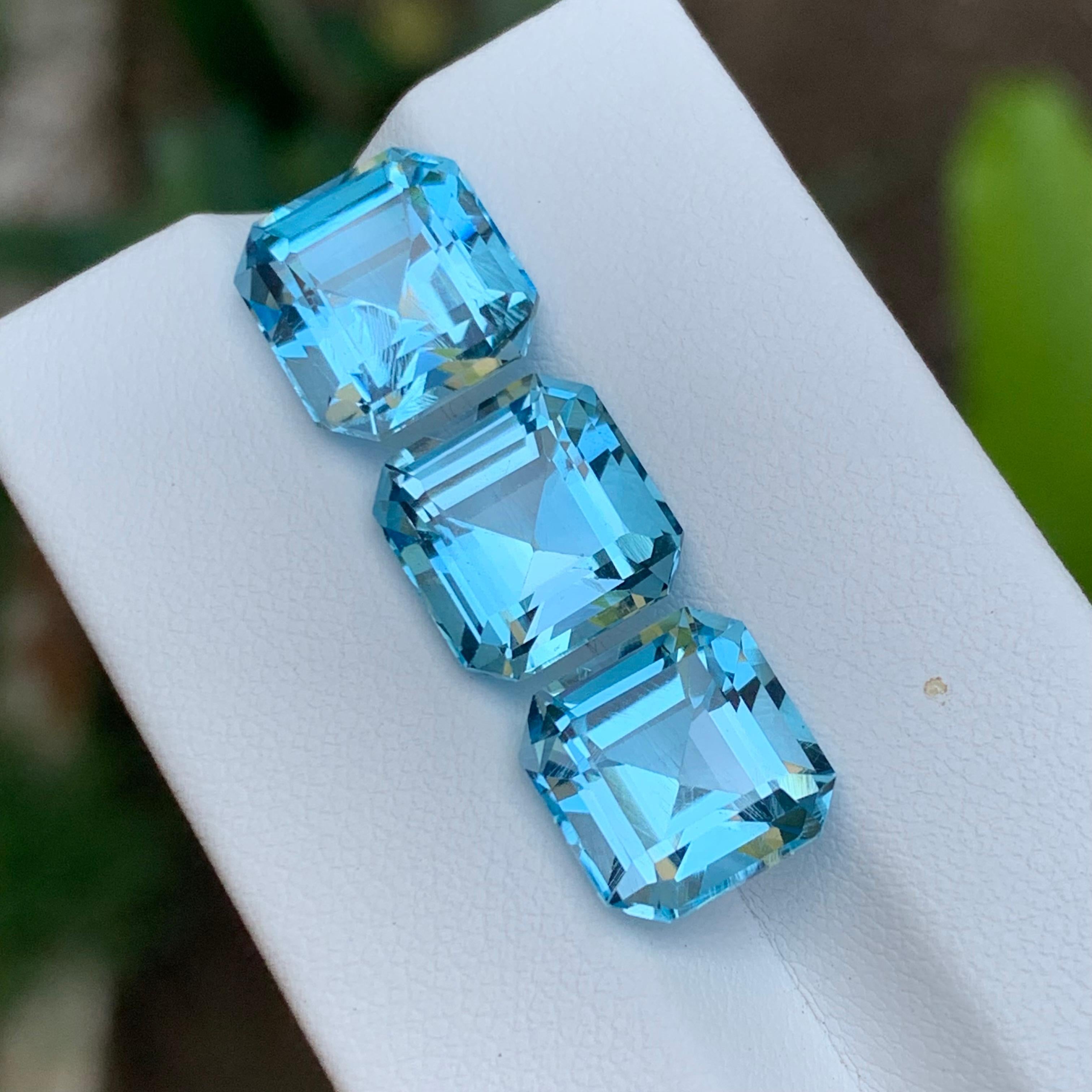 Vivid Swiss Blue Natural Topaz Jewel Set Gemstones 18.55 Ct Asscher Cut-Jewelry In New Condition For Sale In Peshawar, PK