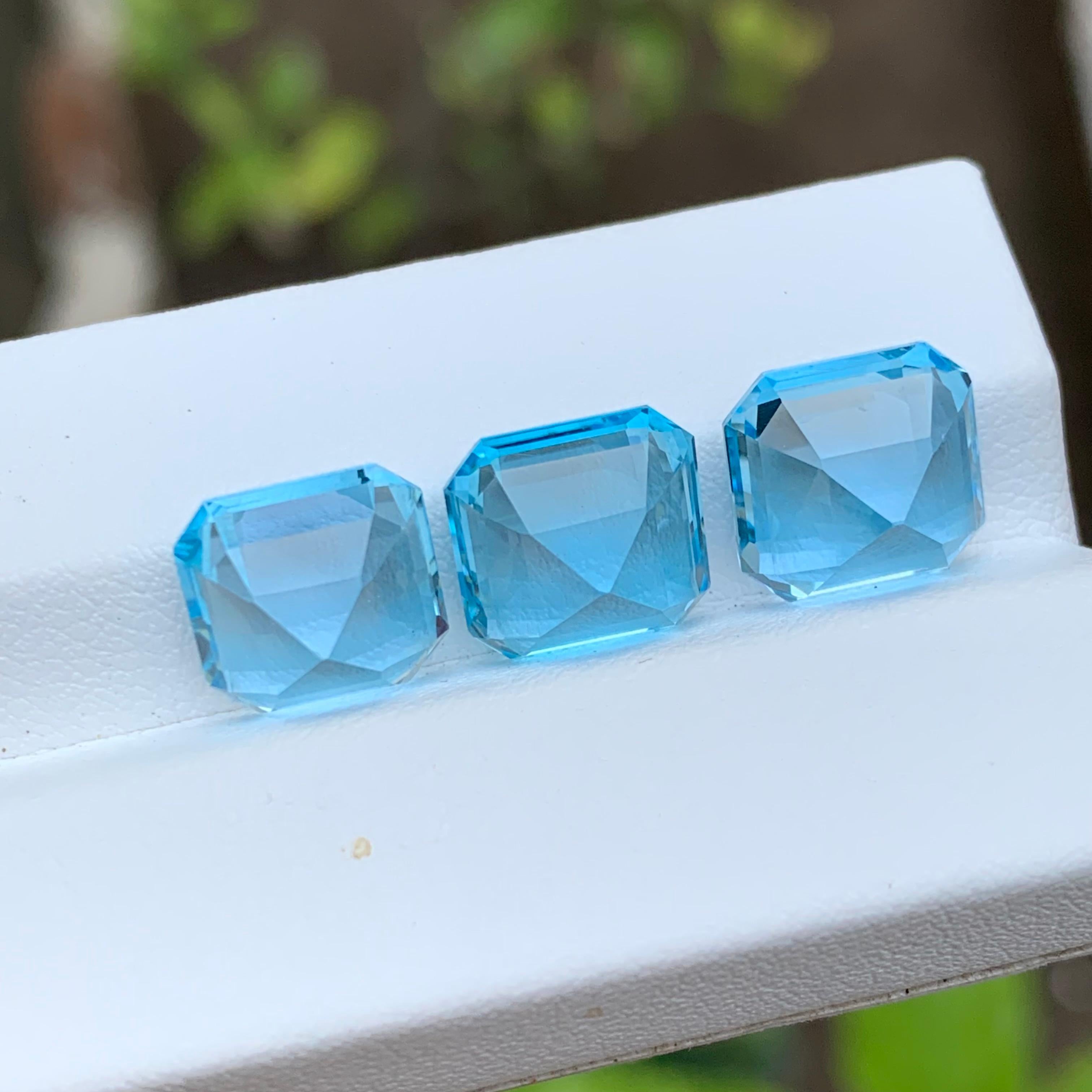 Vivid Swiss Blue Natural Topaz Jewel Set Gemstones 18.55 Ct Asscher Cut-Jewelry For Sale 1