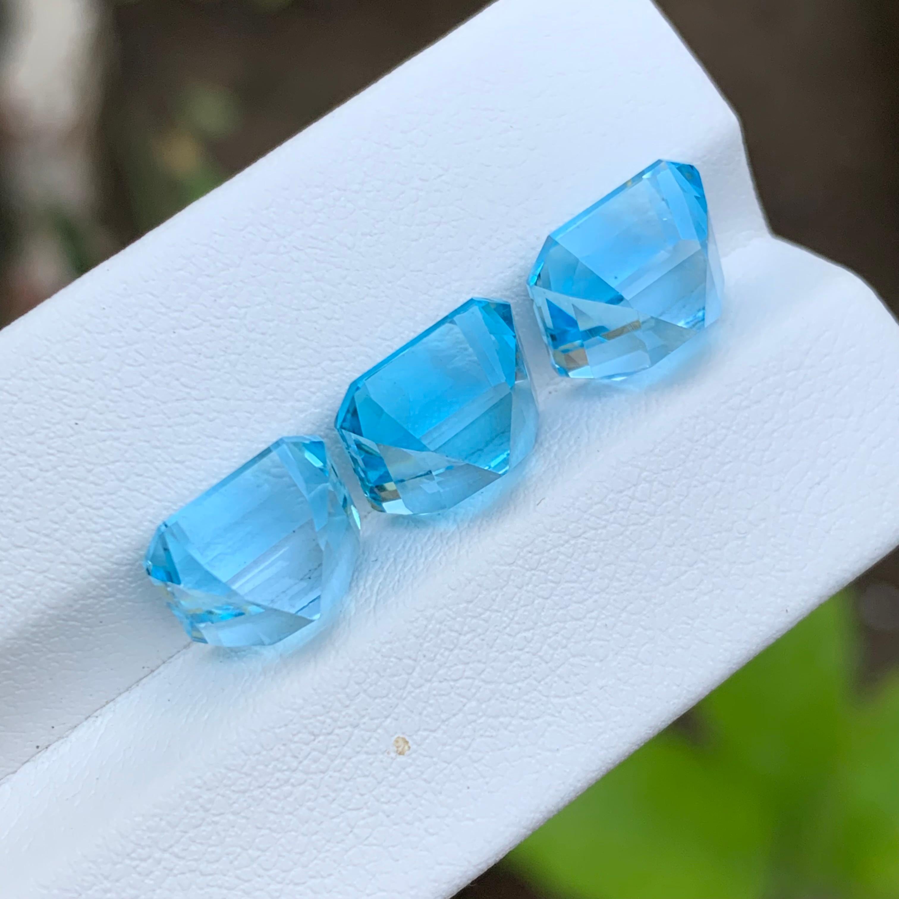 Vivid Swiss Blue Natural Topaz Jewel Set Gemstones 18.55 Ct Asscher Cut-Jewelry For Sale 3