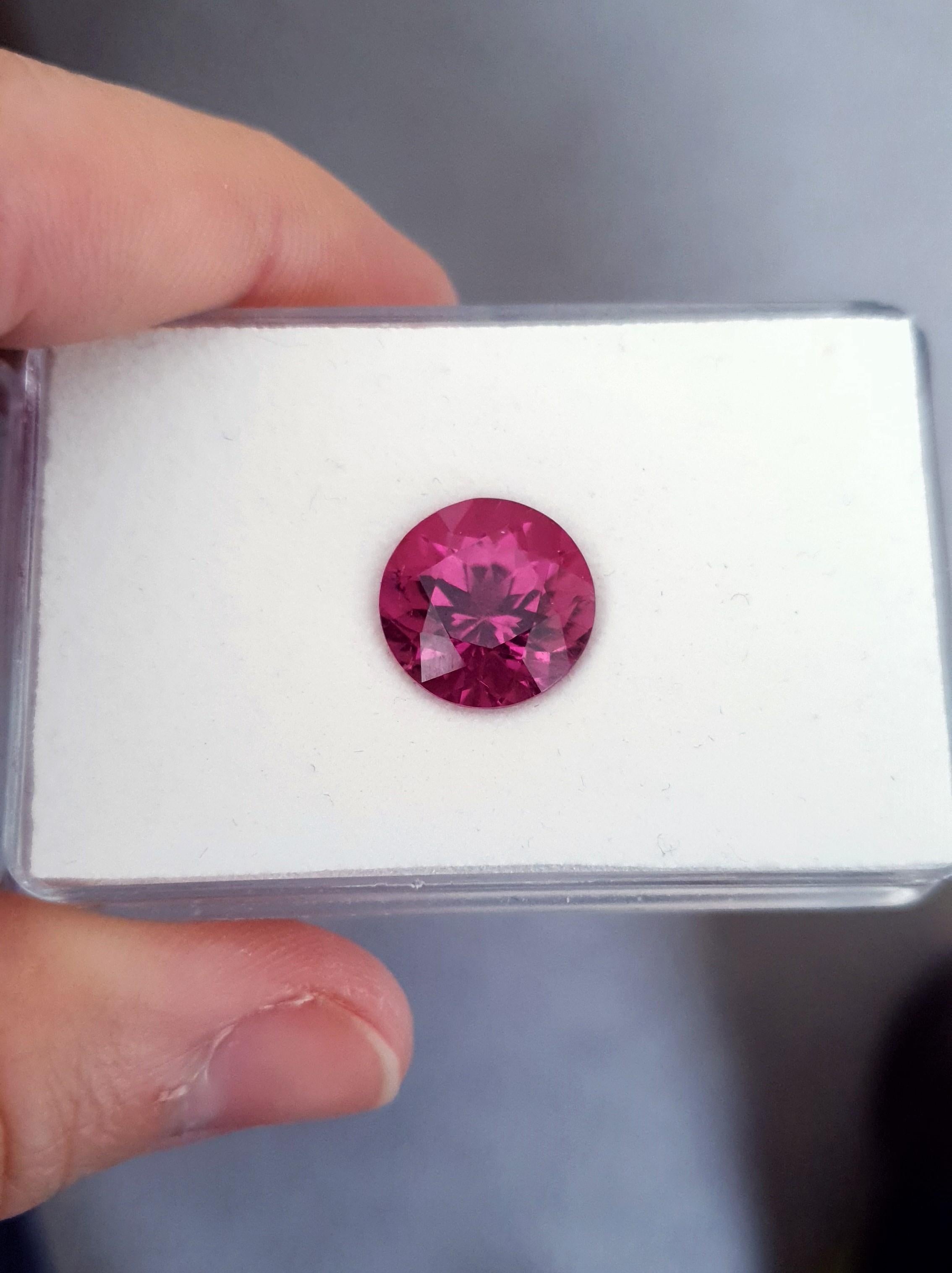 Vivid Violet Pink Rubelite, Faceted Gem, 8, 57 Ct., Loose Gemstone, Round In New Condition For Sale In Kirschweiler, DE