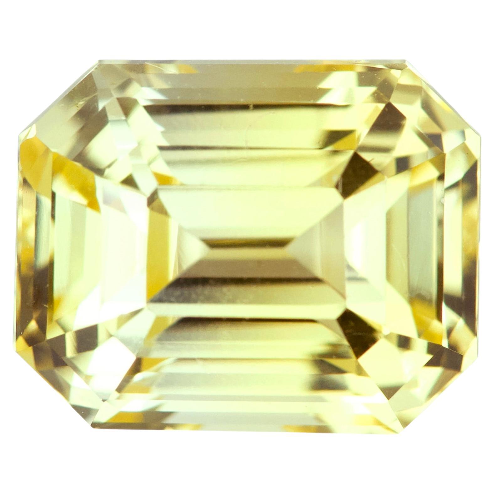 Vivid Yellow 5.09ct Sapphire Emerald Cut Natural Unheated, Loose Gemstone (pierre précieuse non chauffée) en vente
