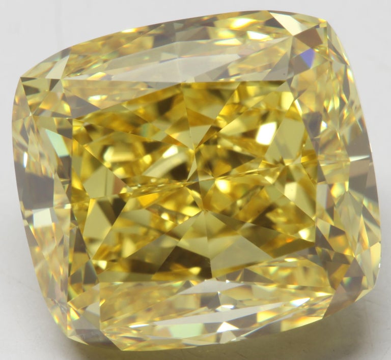 Vivid Yellow Internally Flawless GIA Certified 9.25 Carat Cushion Cut Diamond In New Condition For Sale In Rome, IT
