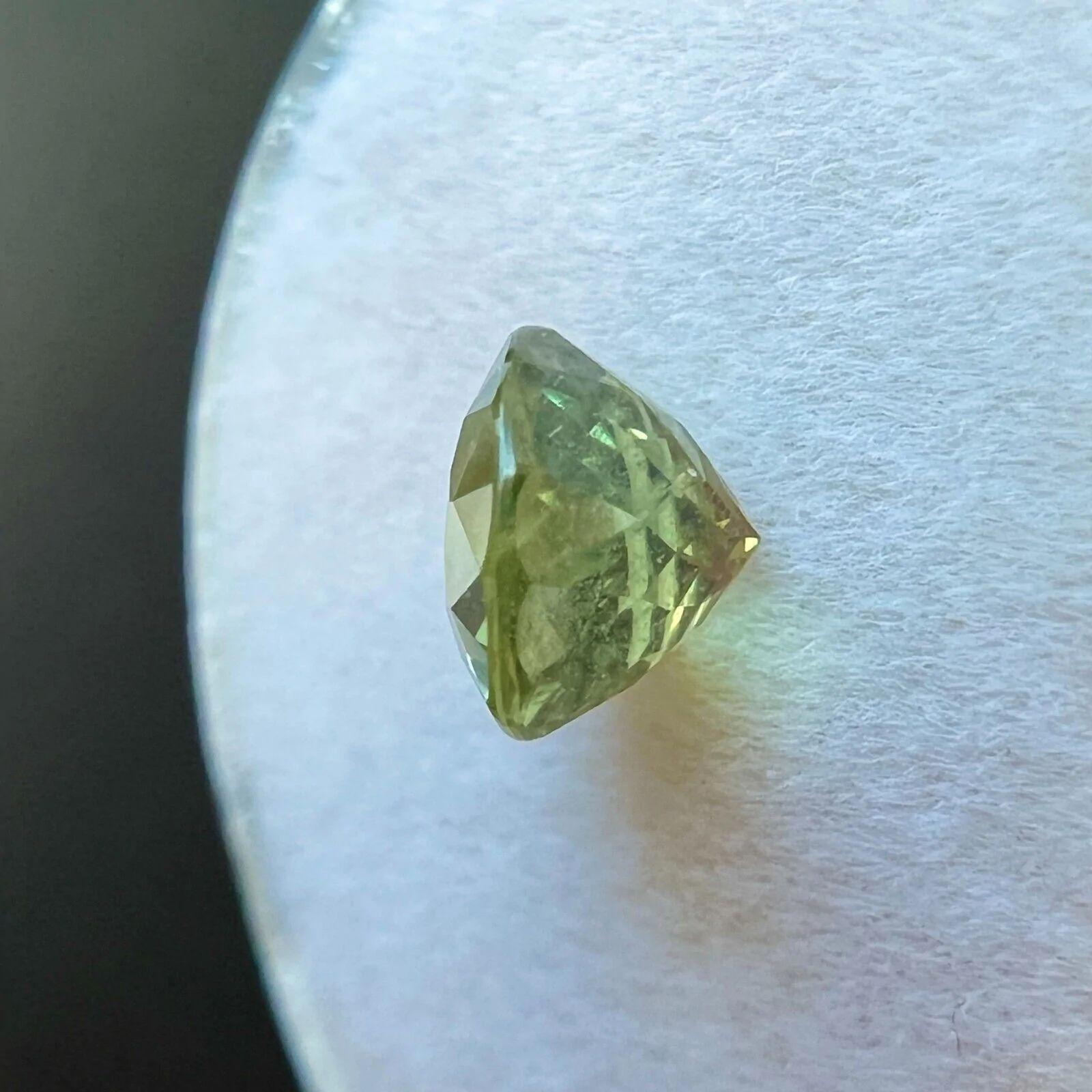 Women's or Men's Vivid Yellow Green Sapphire 1.58ct Round Brilliant Cut Loose Gemstone For Sale
