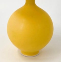 Jarrón amarillo vivo de Anna Silverton