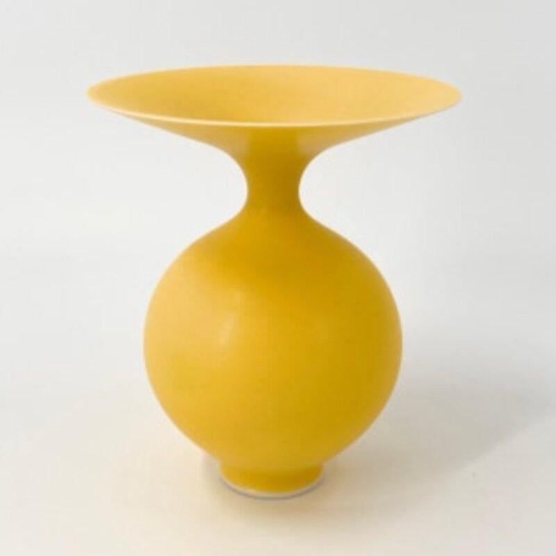 Vernissé Vase jaune vif par Anna Silverton en vente