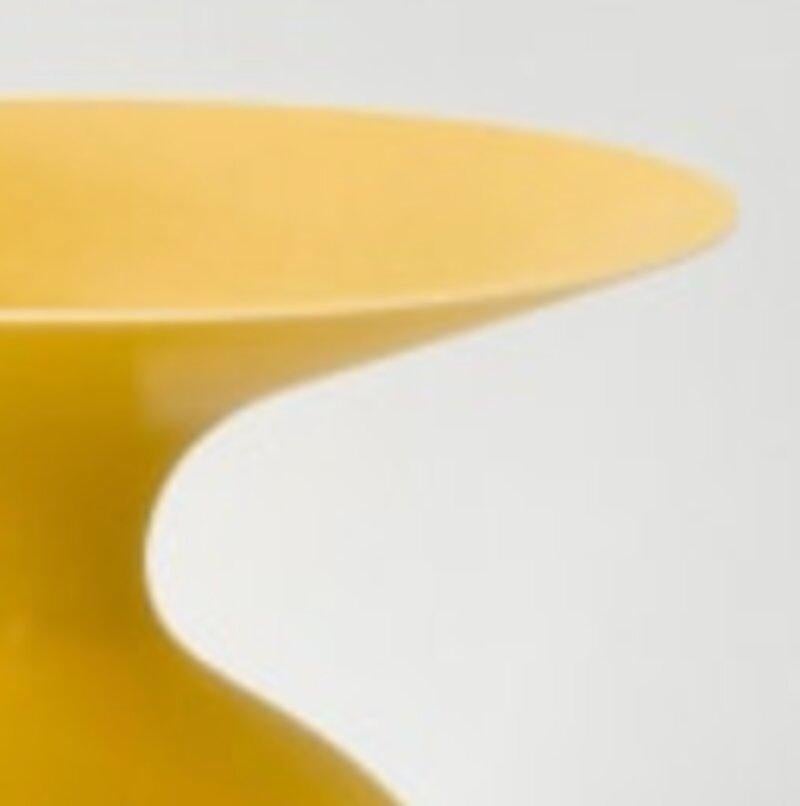 Vase jaune vif par Anna Silverton Excellent état - En vente à Atlanta, GA