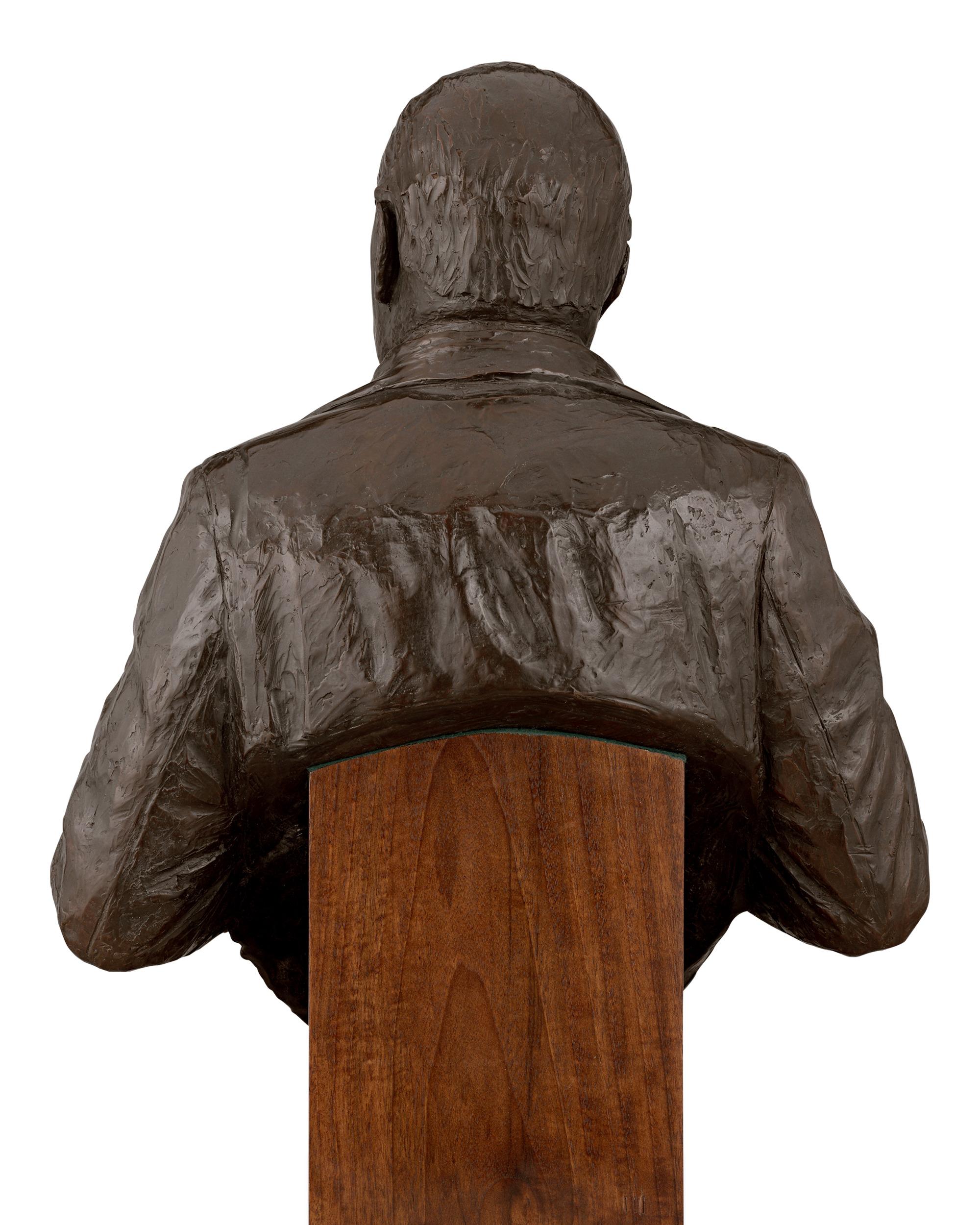 Busto de bronce de Churchill por Vivien Mallock en venta 3