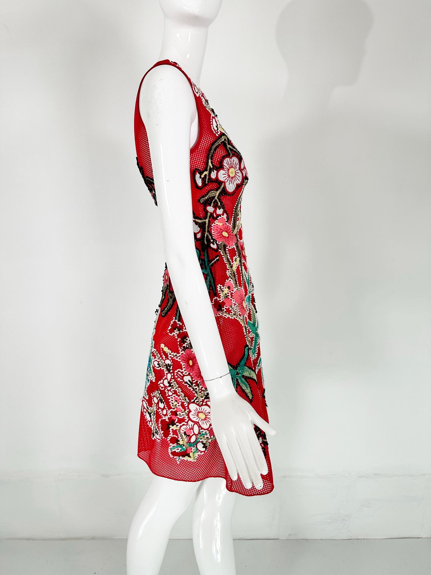 Vivienne Tam Abstraktes Kleid aus rotem Mesh mit Applikationen XS Damen im Angebot