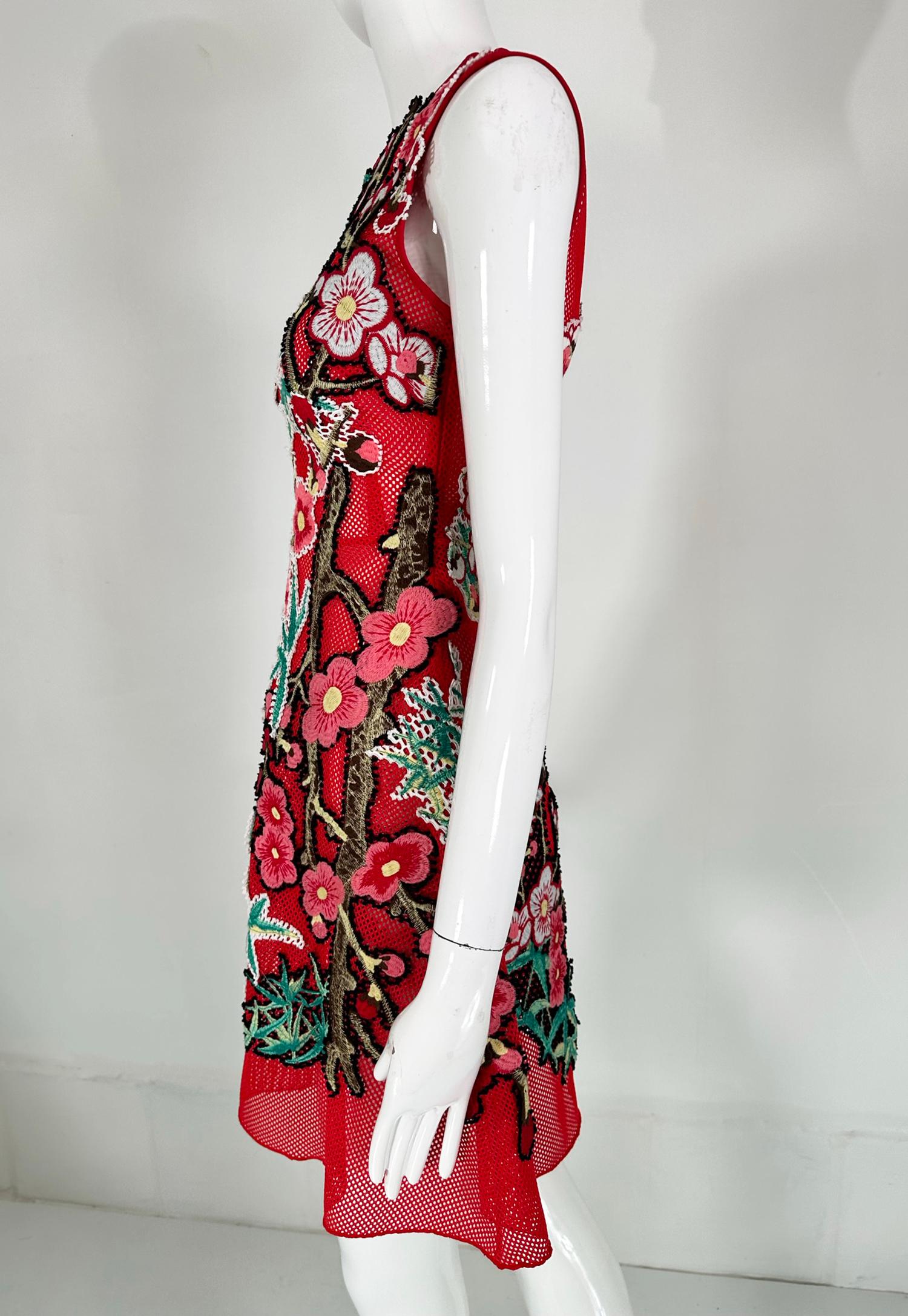 Vivienne Tam Abstraktes Kleid aus rotem Mesh mit Applikationen XS im Angebot 3