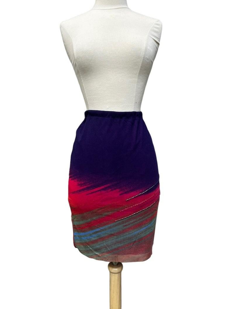 Vintage Vivienne Tam nylon mesh skirt. Shades of purple, pink, blue and green. elastic waist. pull on, no closure. skirt is lined. dry cleaned.

Circa 1990s - Y2K
Vivienne Tam
Made in Hong Kong
Nylon
Marked Size 1 (Vivienne Tam sizing is