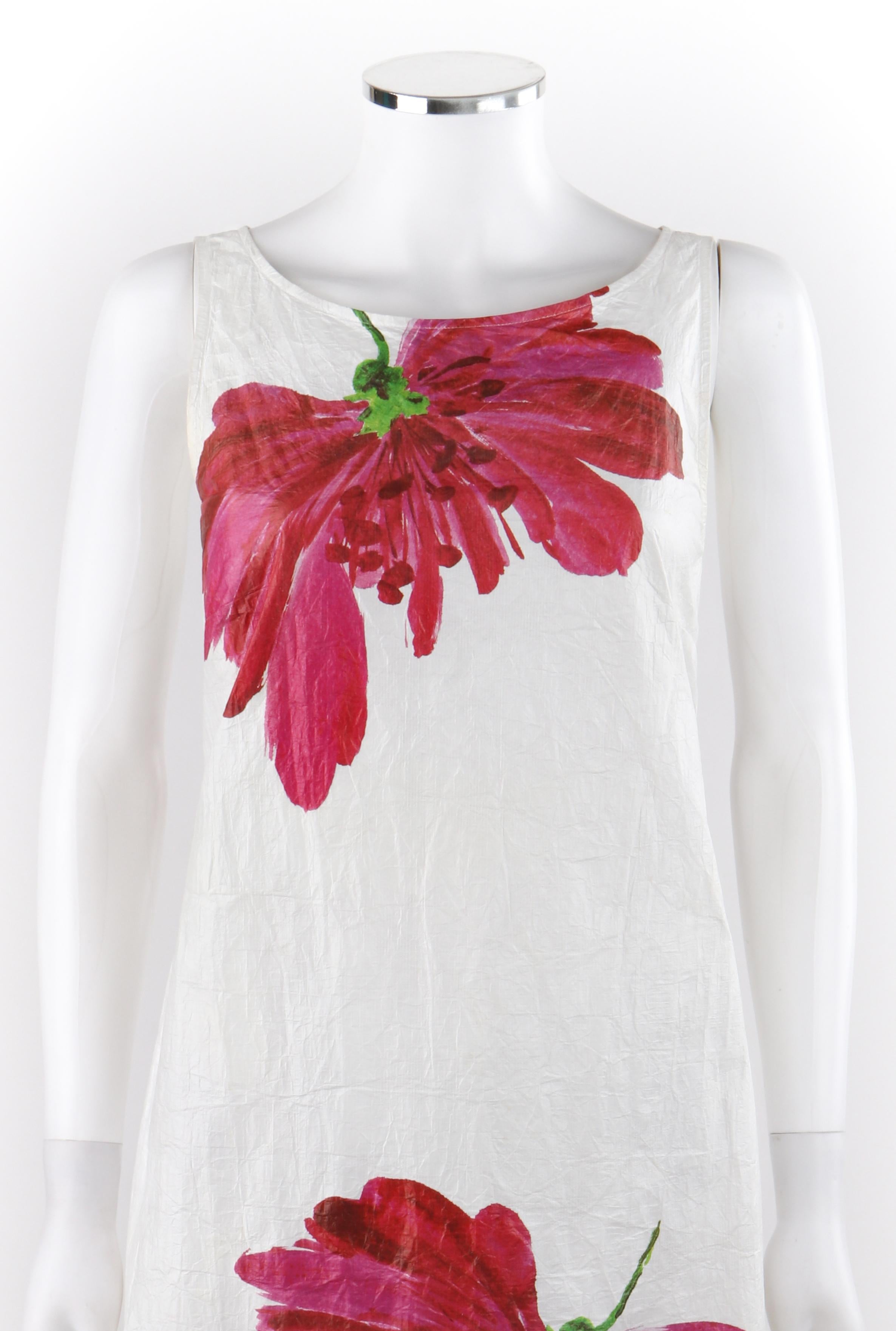 Gris VIVIENNE TAM Printemps-été 2009 Olefin Crinkle - Robe droite à col bateau blanche à fleurs rose et rouge en vente