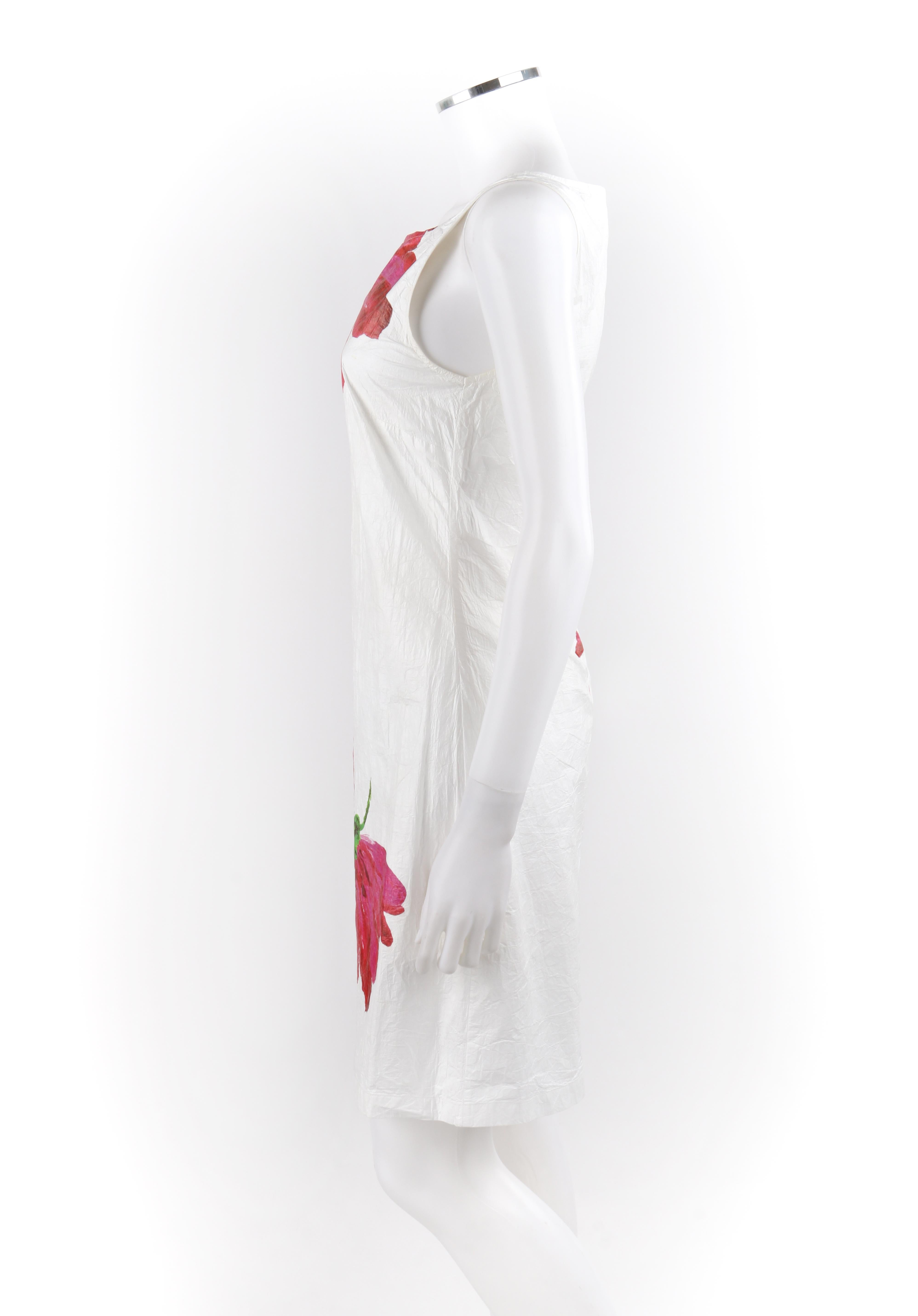 VIVIENNE TAM Printemps-été 2009 Olefin Crinkle - Robe droite à col bateau blanche à fleurs rose et rouge en vente 2