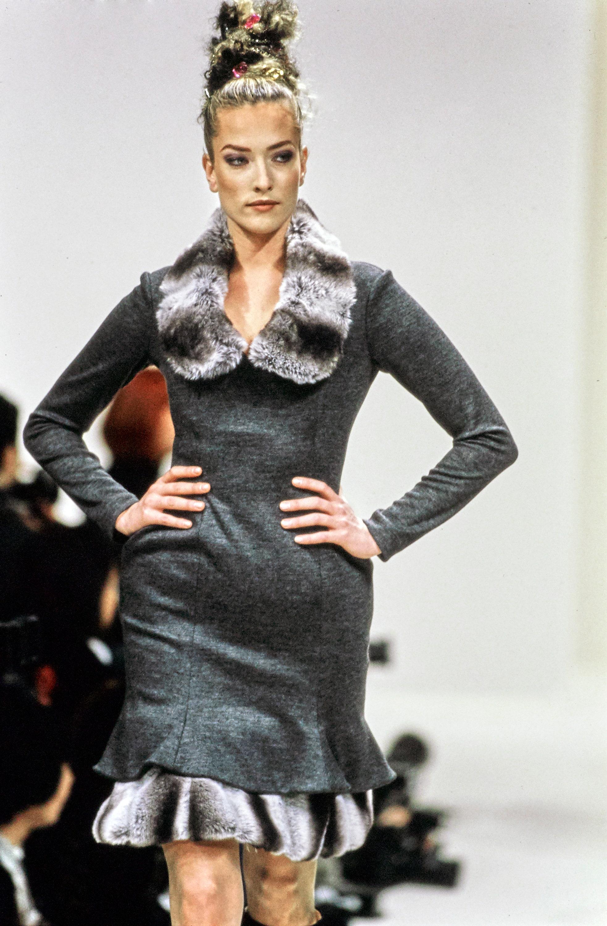 Graues Vintage-Kleid von Vivienne Westwood mit abnehmbarem Kunstpelzkragen, aus der Herbst/Winter-Kollektion 1994 