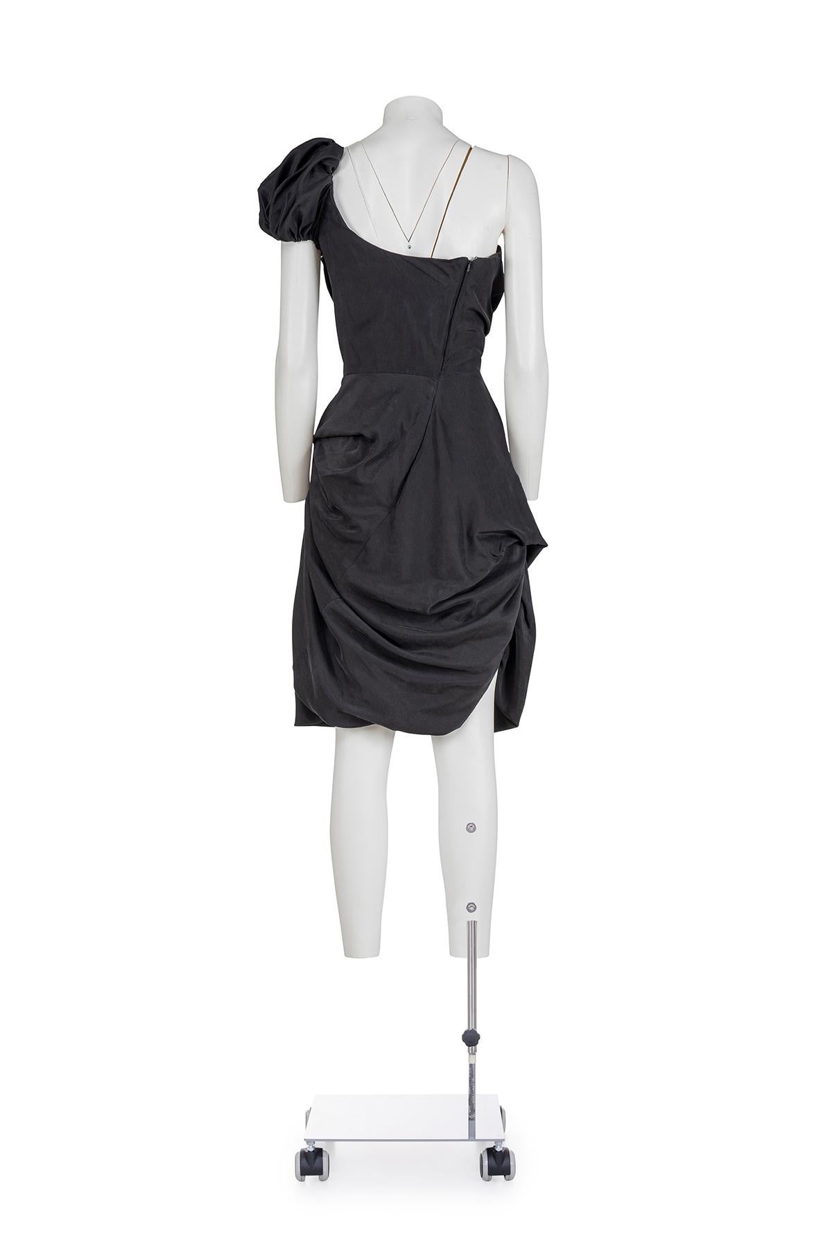 VIVIENNE WESTWOOD 90er Jahre Ikonisches einärmeliges drapiertes Bustierkleid (Black) im Angebot