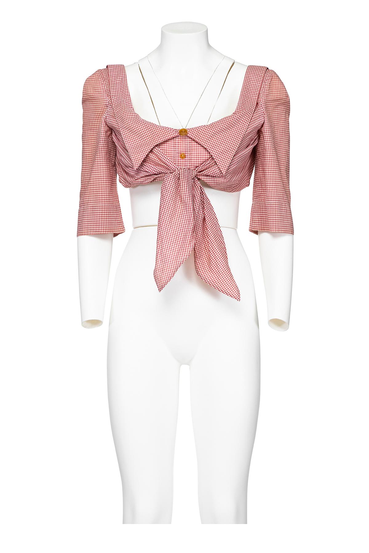kultiges und seltenes Karo-Korsett aus den 90er Jahren von Vivienne Westwood.
Spitzenkragen.
Reißverschluss auf der Rückseite.
Knoten auf der Vorderseite.
Die Zusammensetzung ist 100% Baumwolle.