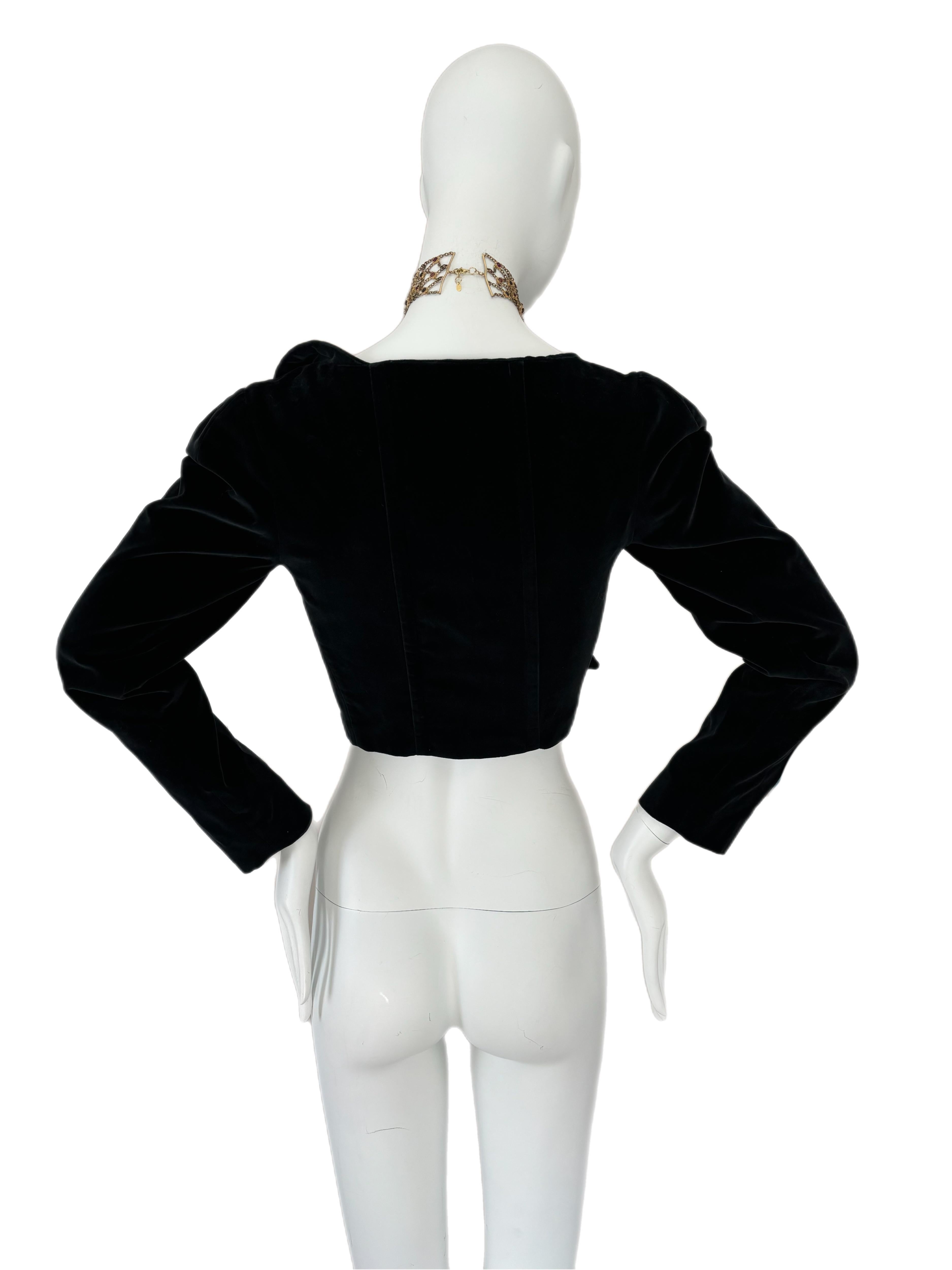 Vivienne Westwood
Vintage
Circa 1995
Jet Black Velvet
Long sleeve
Hard boning throughout
Gold Orb buttons
Black adjustable belt
Unique scarf collar aesthetic
IT42, fits TTS
Excellent Vintage Condition, minor feeling of wear
Please make sure to read