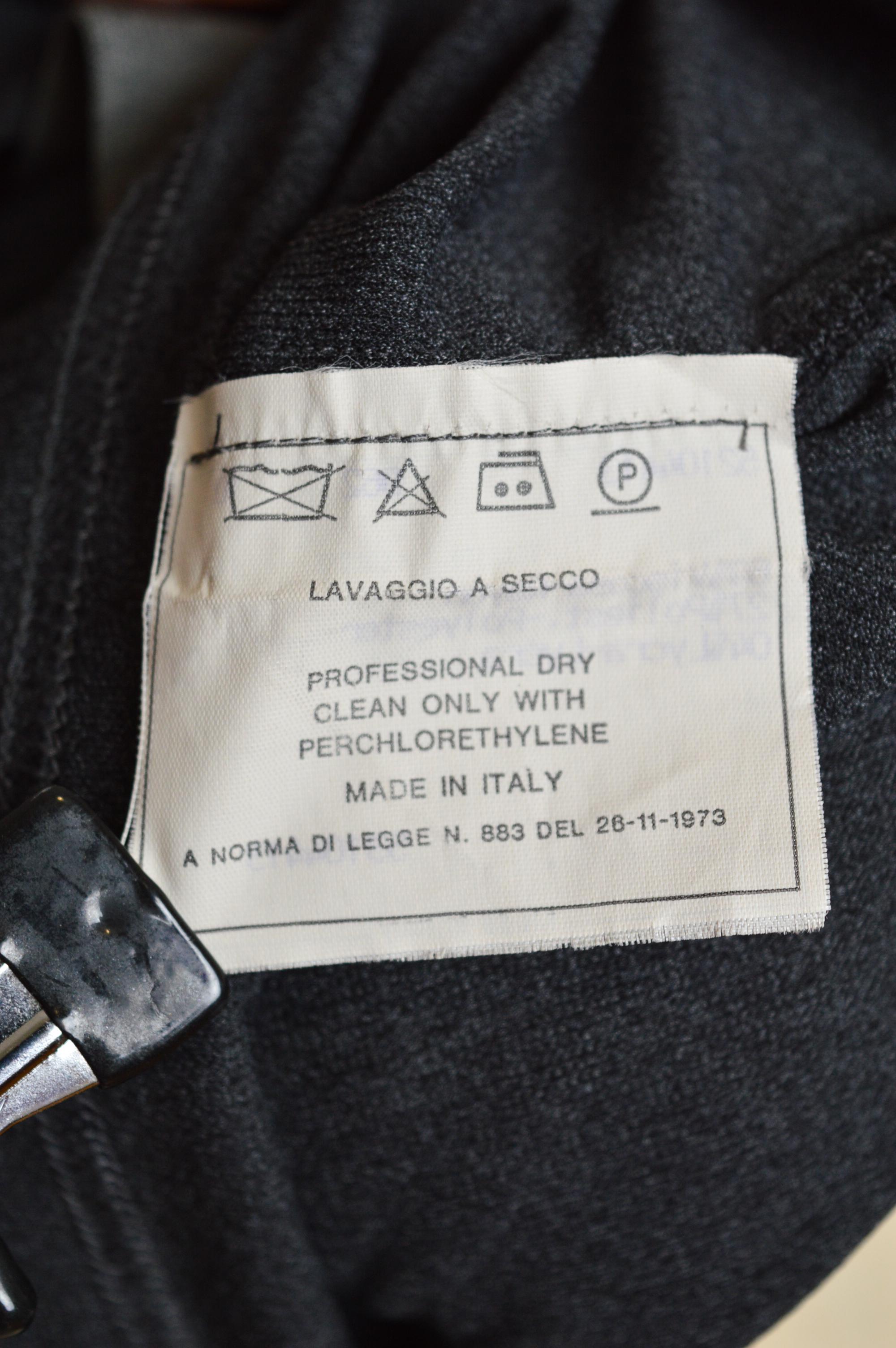 Vivienne Westwood A/W 1999 - 2000 Collection « Showroom » - Robe à capuche pointue en vente 9