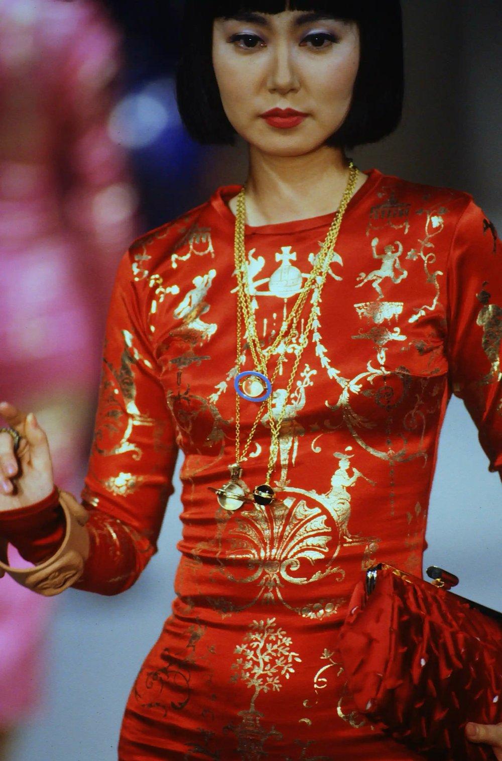 Rouge Vivienne Westwood A/W91 'Dressing Up' - Robe à crayon en satin et lycra rouge en vente