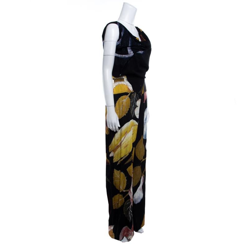Vivienne Westwood Anglomania's jumpsuit brings a feminine and stylish approach to the casual dressing. Flaunting a beautiful leaf print all over, the jumpsuit features a draped pattern on the front bodice and tie detail at the rear waistline. Team