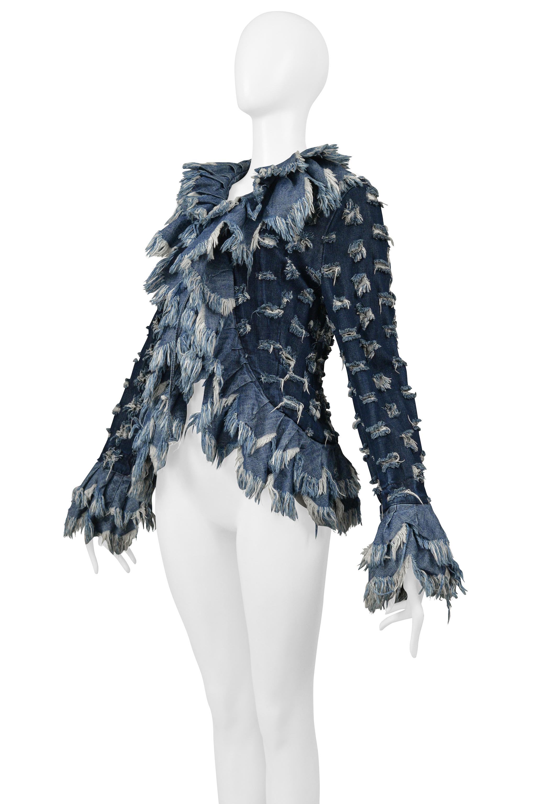 Resurrection Vintage a le plaisir de vous proposer une veste iconique en denim bleu de Vivienne Westwood 