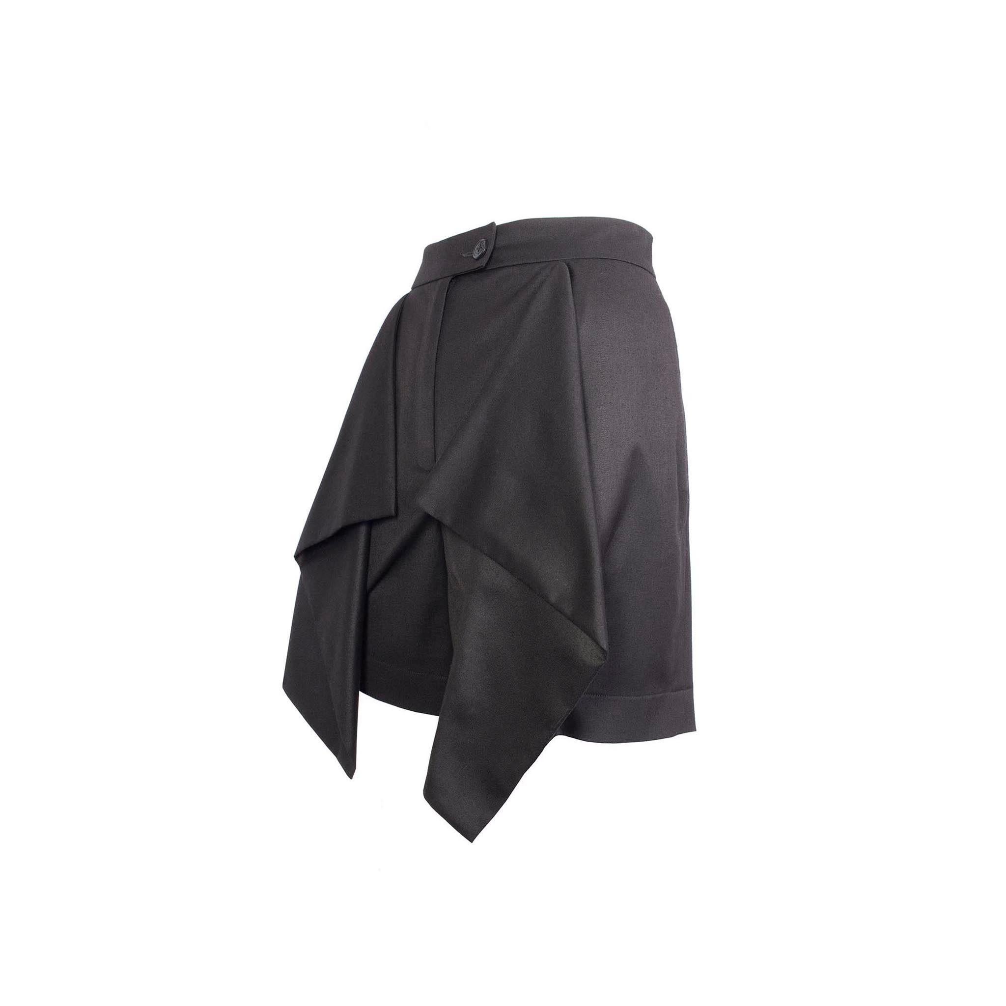 Product Details: Vivienne Westwood Anglomania - Wool Mix Skort - Front Drape Detailing - x 2 Side Pockets - Front Zip Fasten
Label: Vivienne Westwood - Anglomania
Fabric Content: Charcoal Grey - Viscose Mix
Condition: Great Condition - (Dry Cleaned