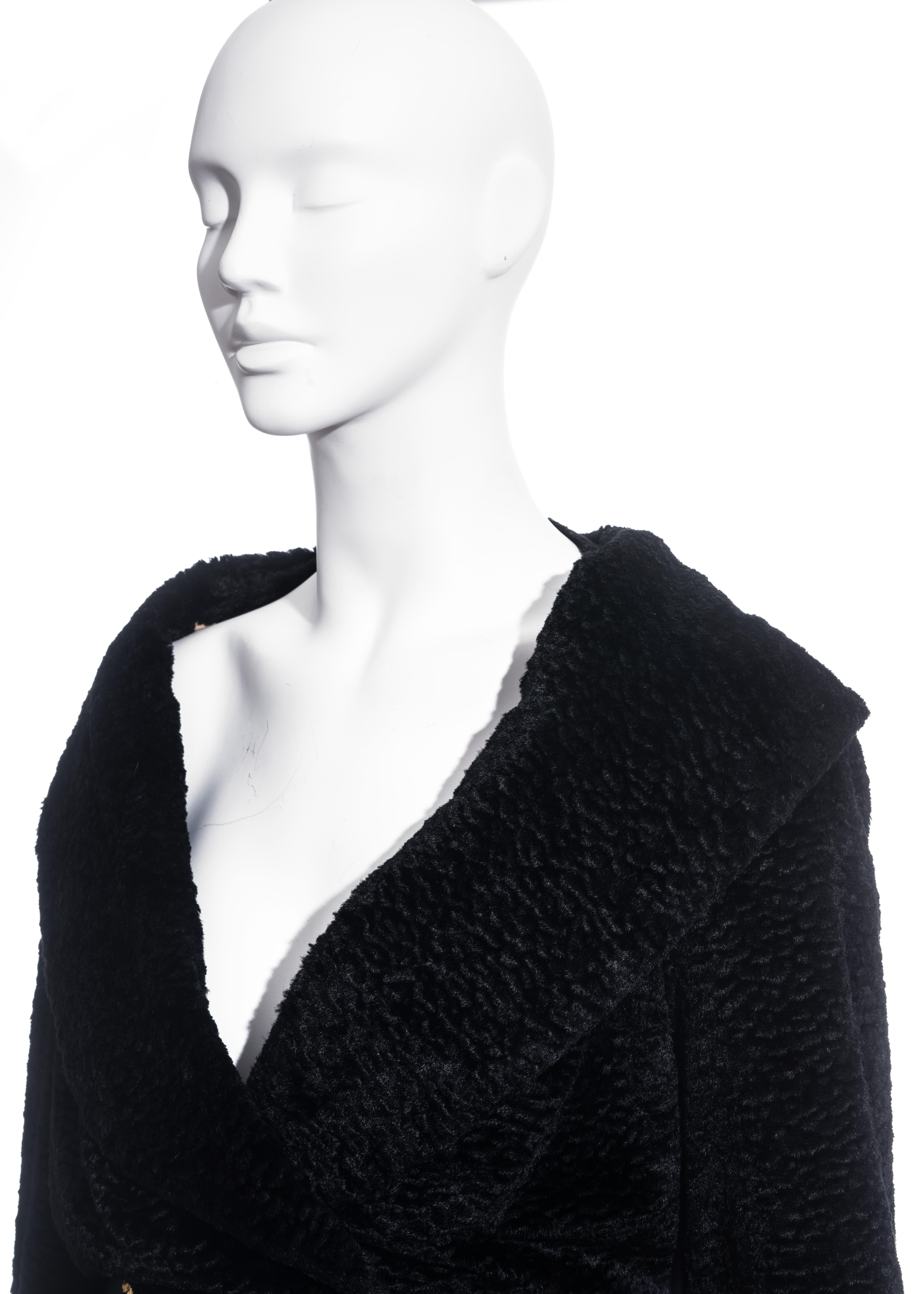 Vivienne Westwood black faux fur wrap jacket and mini skirt suit, fw 1994 In Excellent Condition For Sale In London, GB