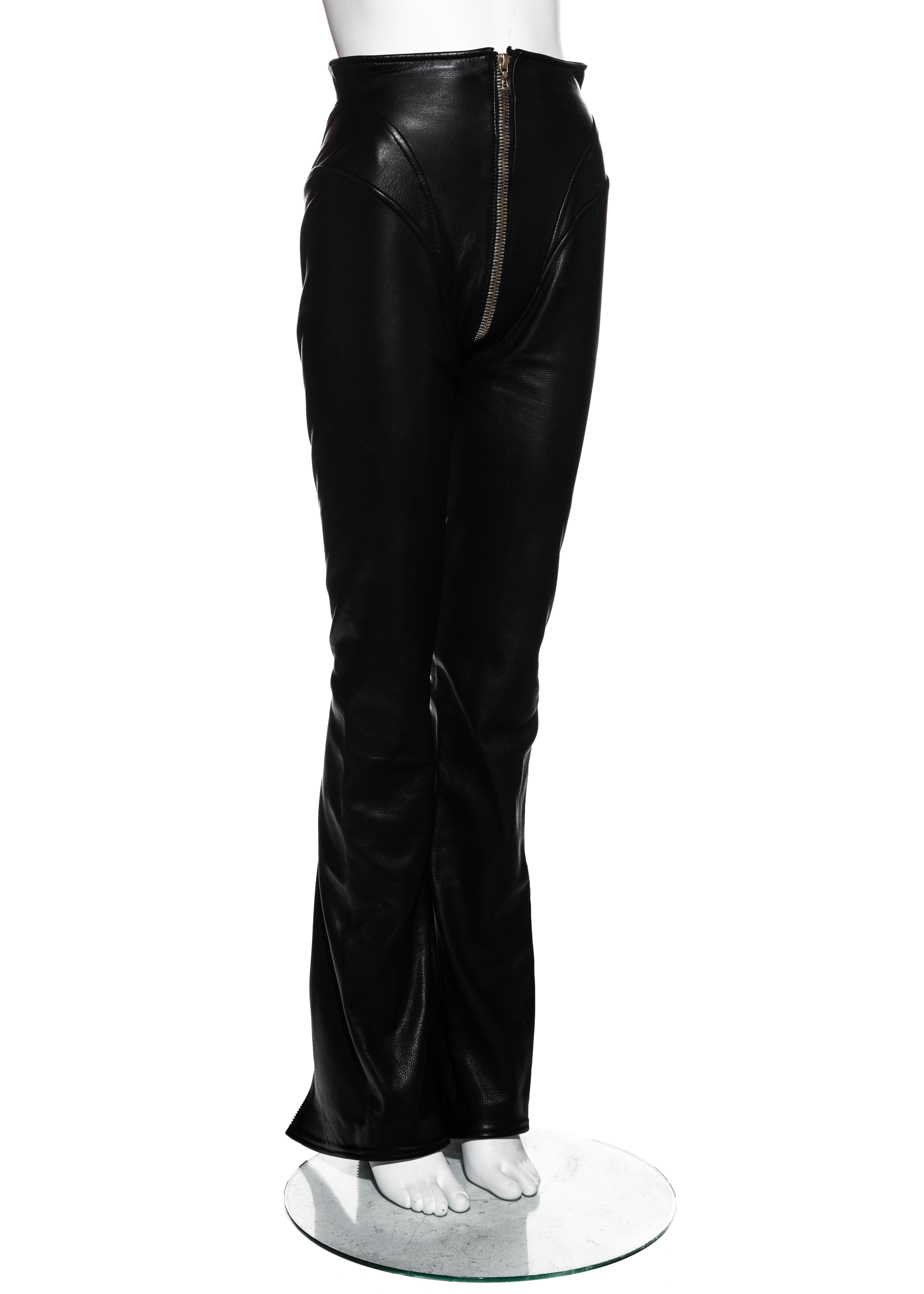 Pantalon corseté en cuir noir avec fermeture éclair à l'entrejambe, Vivienne Westwood, A/H 1997 en vente 1