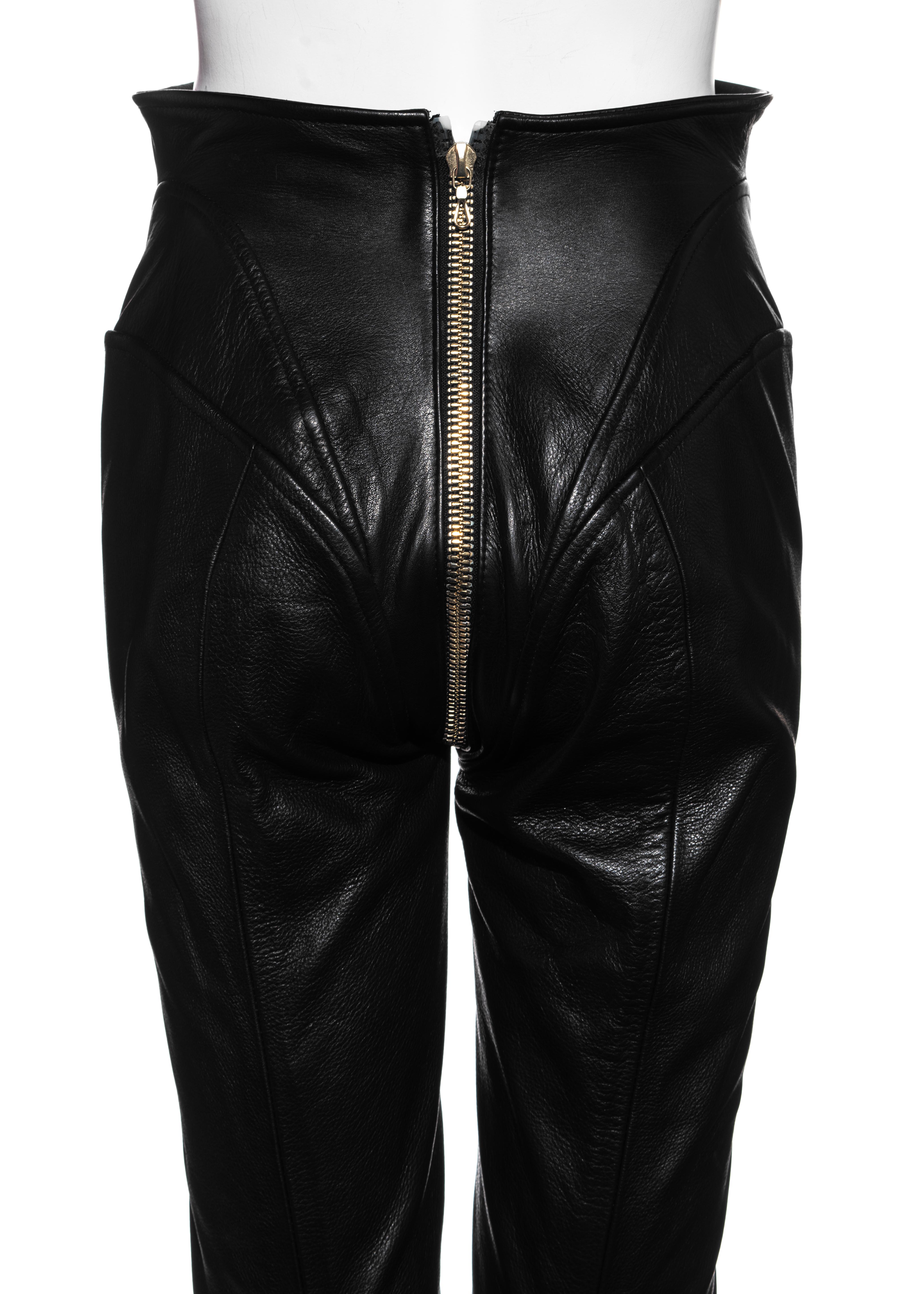 Pantalon corseté en cuir noir avec fermeture éclair à l'entrejambe, Vivienne Westwood, A/H 1997 en vente 3