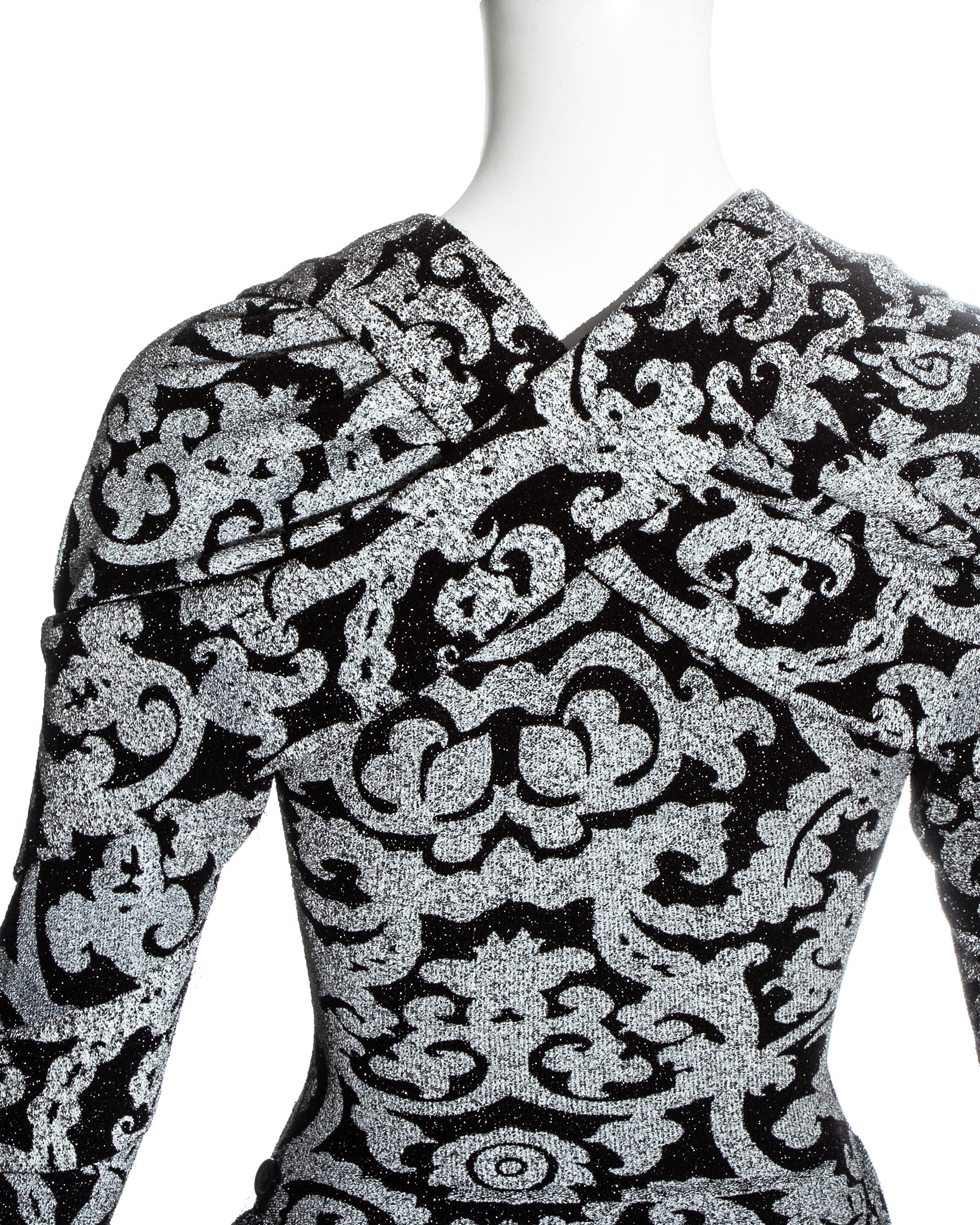 Vivienne Westwood Schwarzes, Siebdruck-Kleid aus Lurex mit Figurenbezug, H/W 1997 im Angebot 2