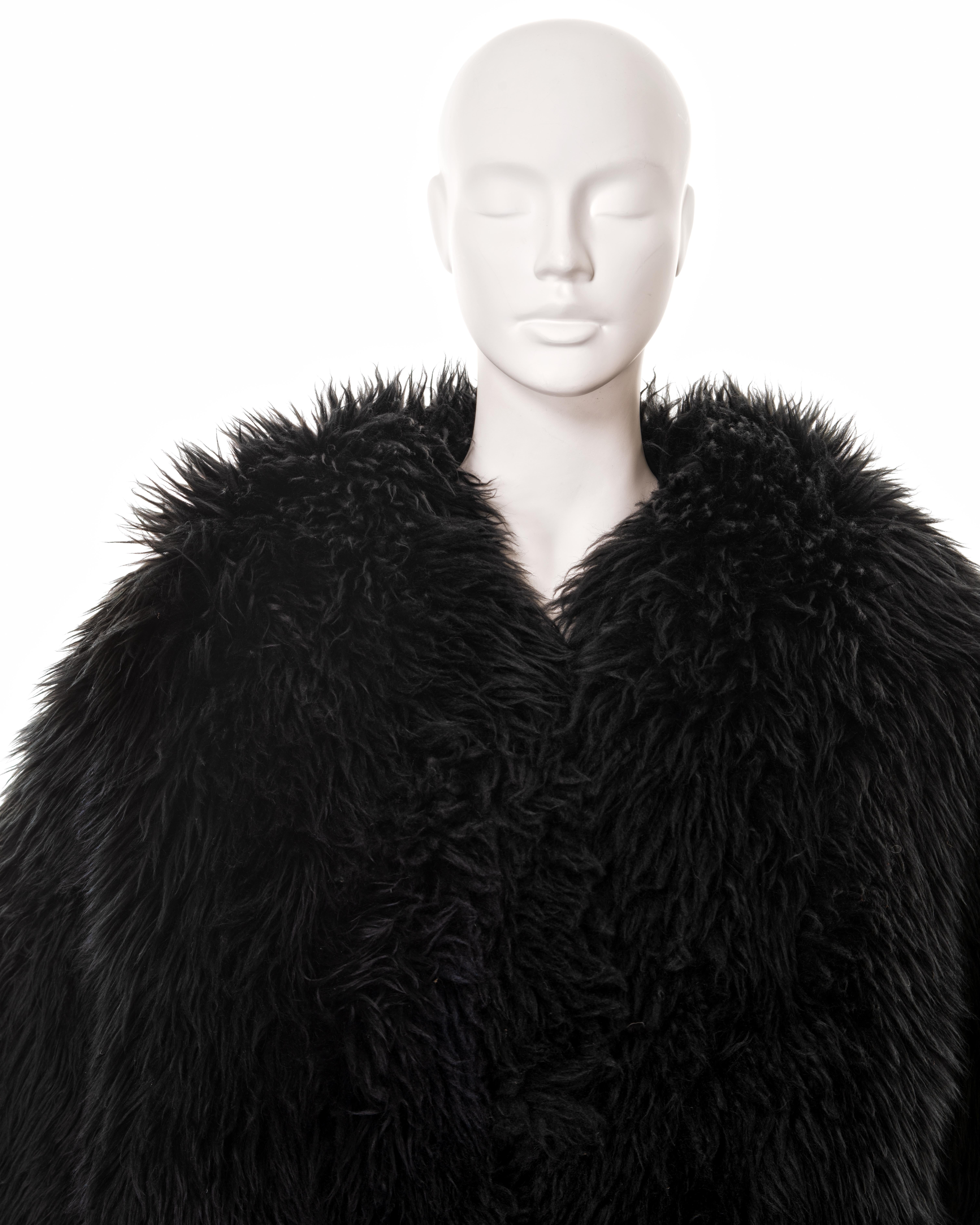 Vivienne Westwood black sheepskin oversized shawl, fw 1992 In Good Condition For Sale In London, GB