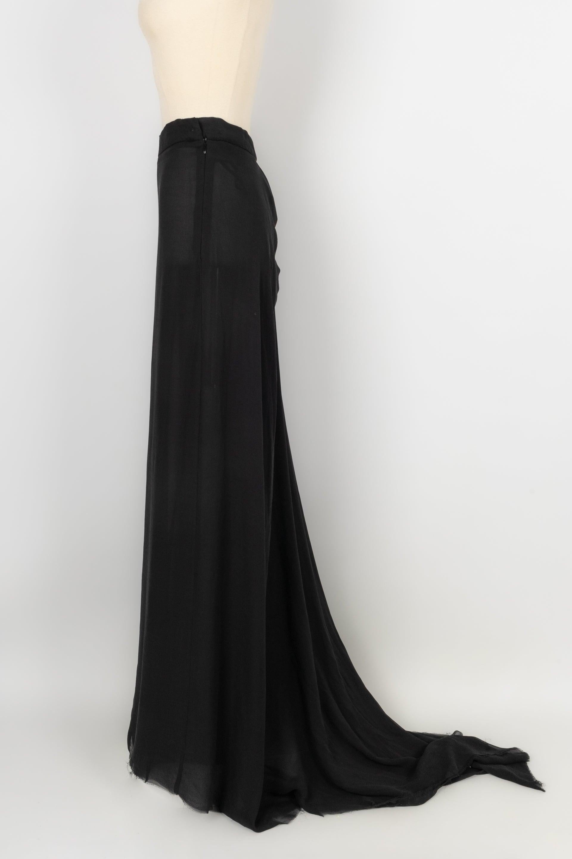 Vivienne Westwood - (Made in Italy) Black silk long asymmetrical skirt. Size 44FR.

Additional information:
Condition: Very good condition
Dimensions: Waist: 40 cm
Length: from 120 cm to 170 cm (approximately)

Seller reference: FJ9
