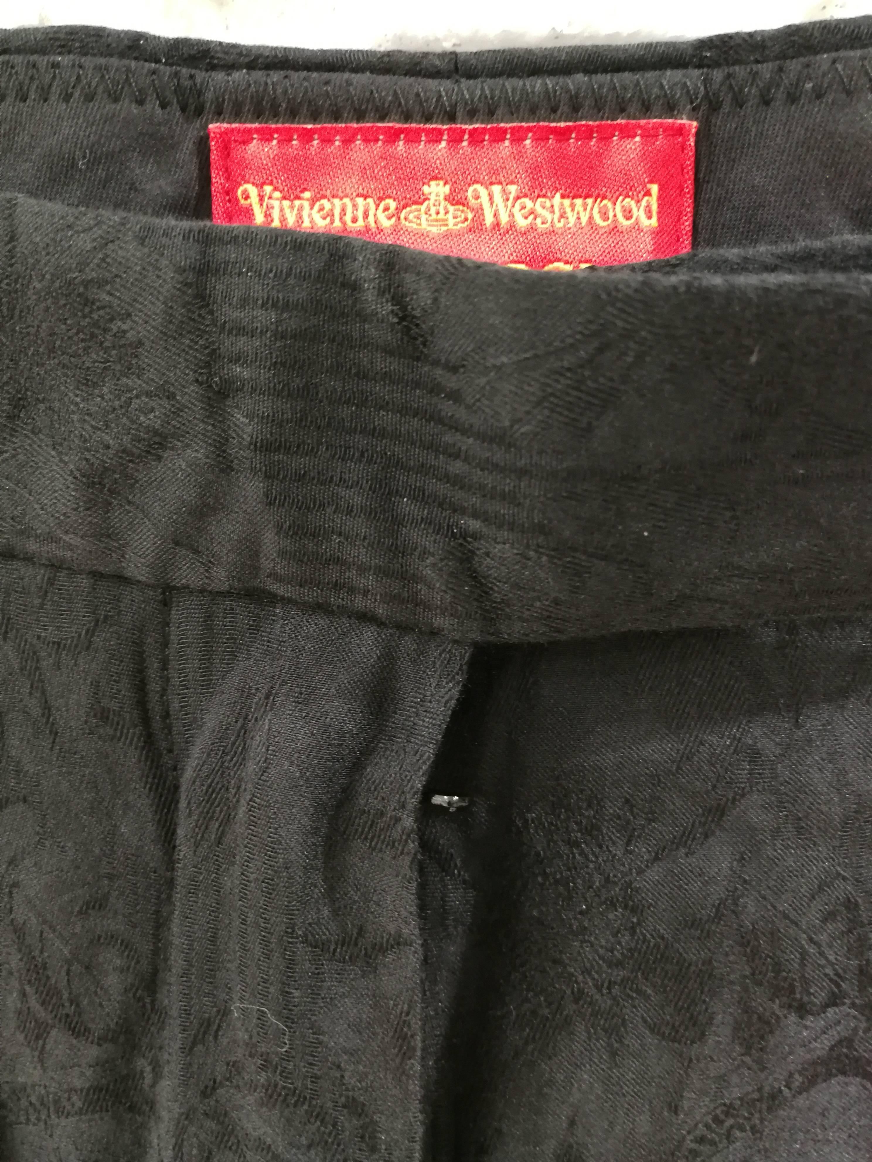 Vivienne Westwood black Trousers 

totally made in italy in size 44

Composition: cotton and silk

total lenght: 110 cm
Waist: 84 cm
