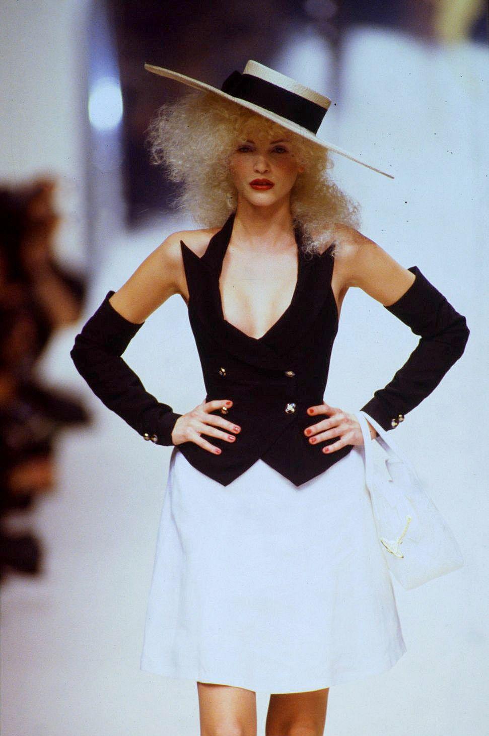 Conjunto de corsé y falda de terciopelo negro Vivienne Westwood, ss 1995 1