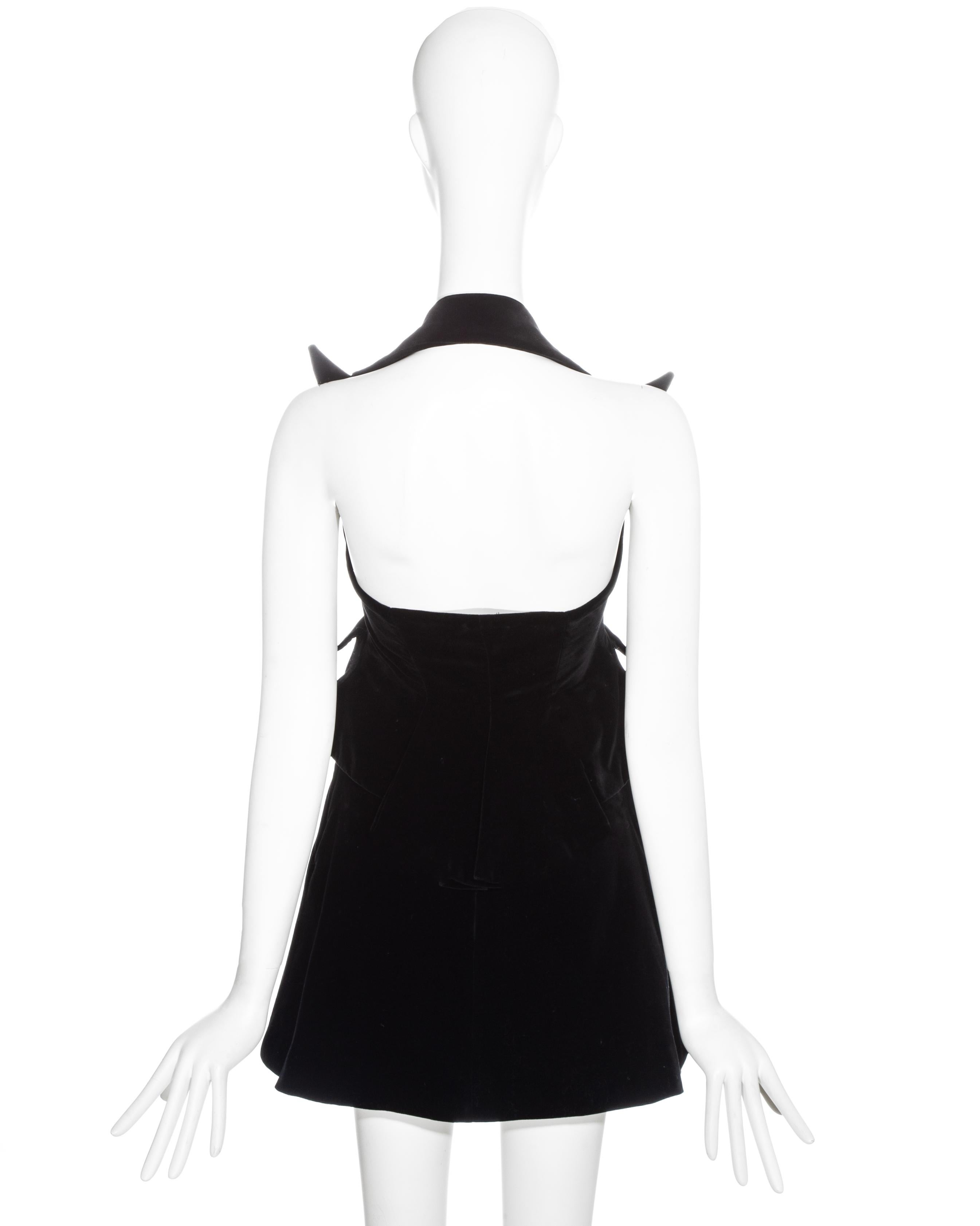 Conjunto de corsé y falda de terciopelo negro Vivienne Westwood, ss 1995 3