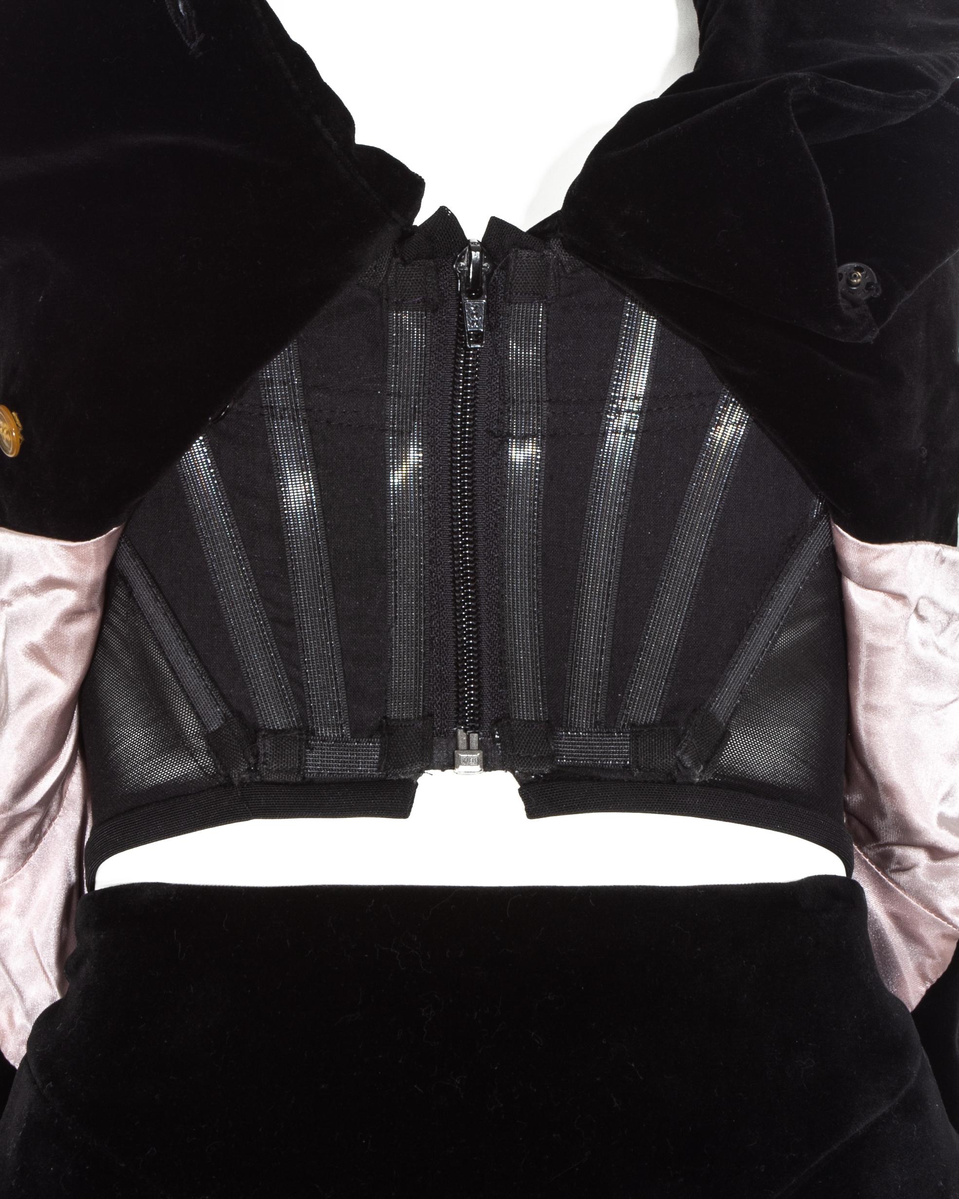 Conjunto de corsé y falda de terciopelo negro Vivienne Westwood, ss 1995 4