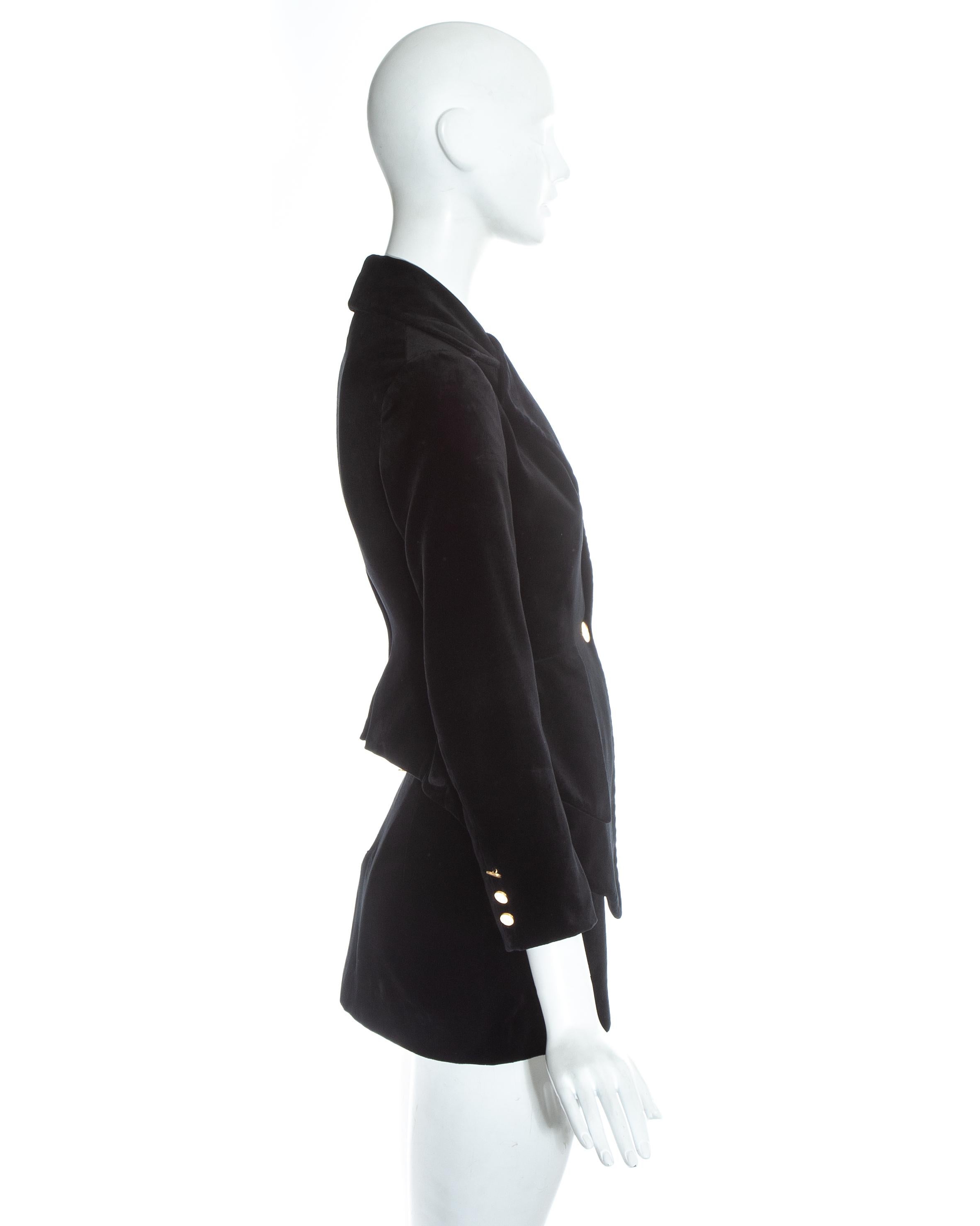 Vivienne Westwood Schwarzer Minirock aus Samt mit Peplum-Anzug aus Samt, H/W 1993 im Angebot 1