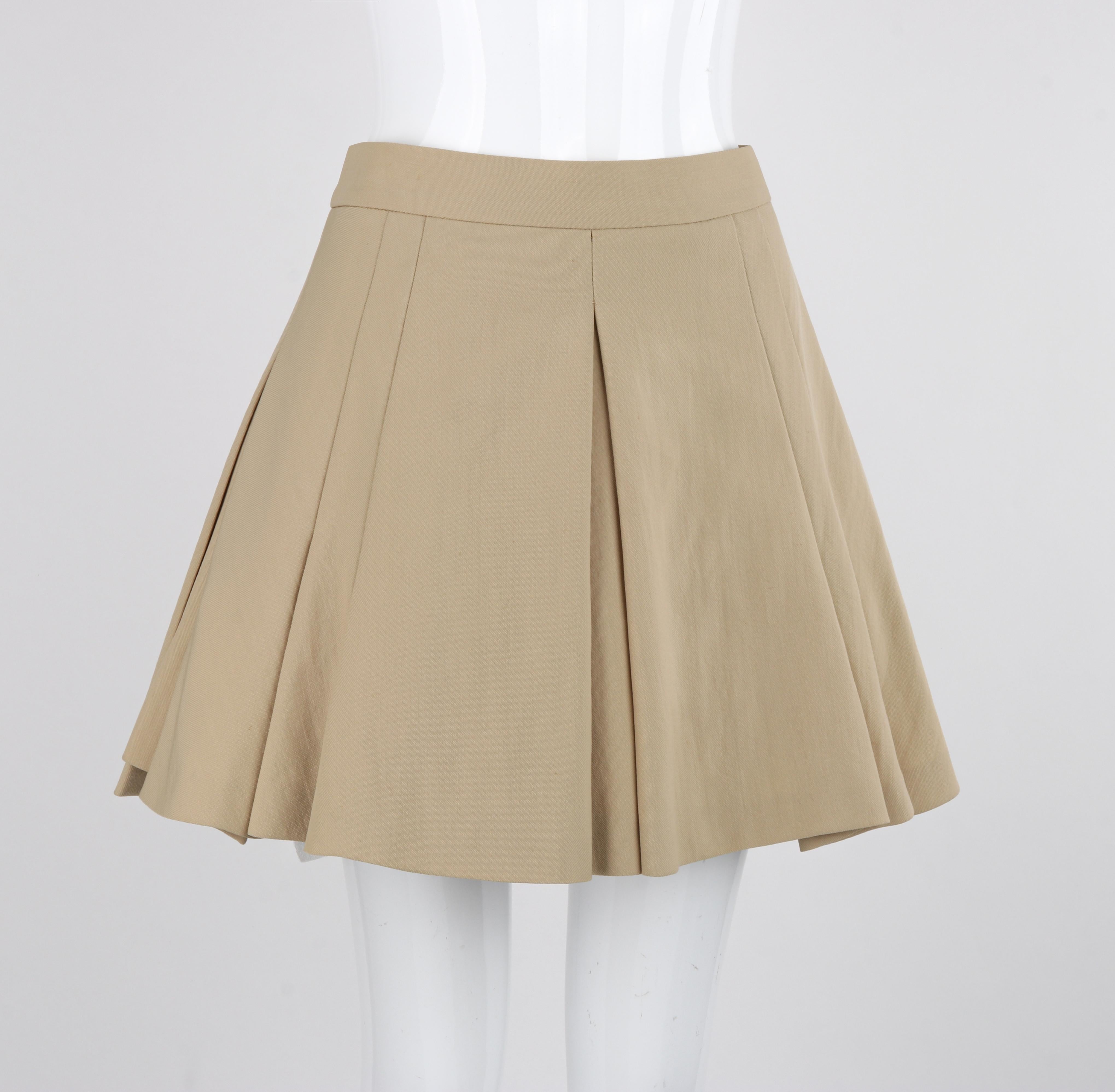 VIVIENNE WESTWOOD c.1990 Clásica minifalda plisada en línea A de mezcla de lana beige tostado Beige en venta