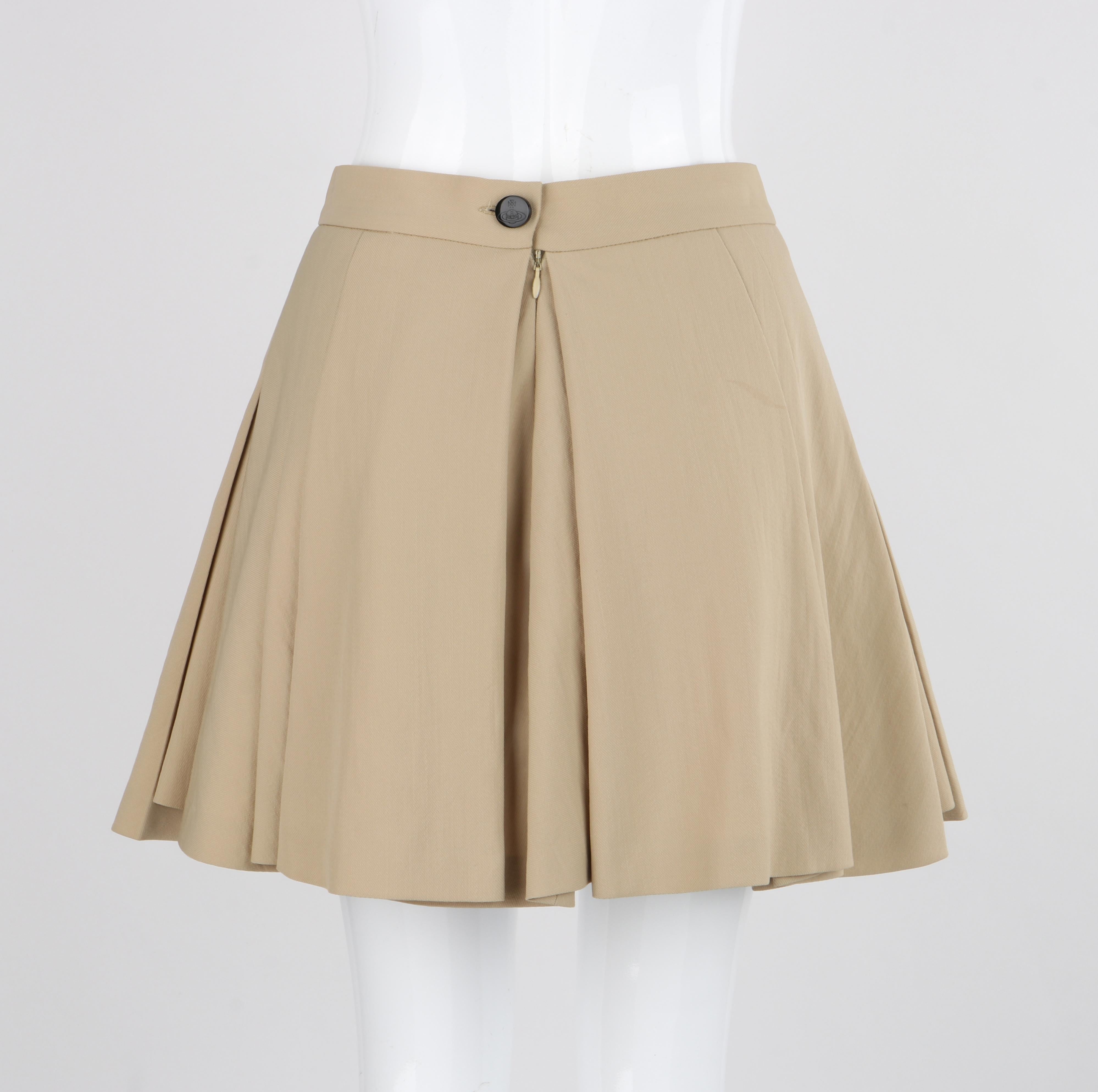De las mujeres VIVIENNE WESTWOOD c.1990 Clásica minifalda plisada en línea A de mezcla de lana beige tostado en venta