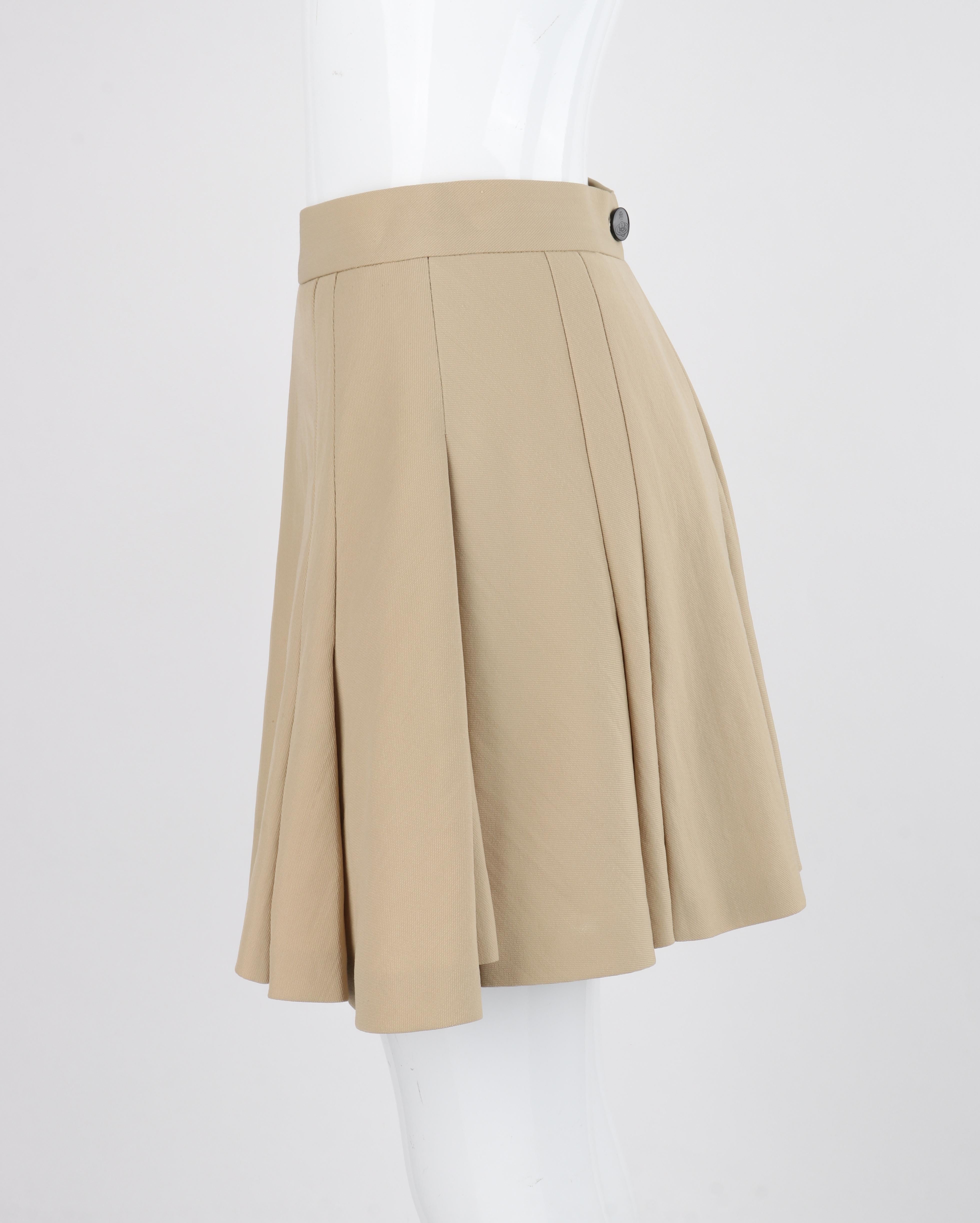 VIVIENNE WESTWOOD c.1990 Clásica minifalda plisada en línea A de mezcla de lana beige tostado en venta 1