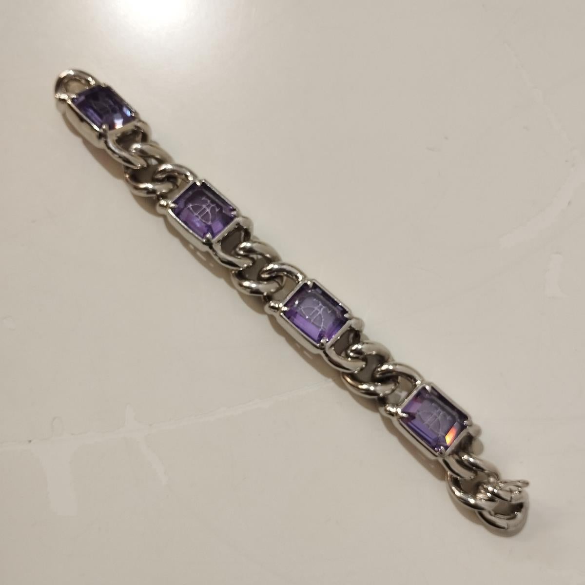Very chic and iconic Vivienne Westwood bracelet
Metal chain
Purple crystals
VW Logo
Total lenght cm 20 (7,8 inches)
With pouch
Worldwide express shipping included in the price 