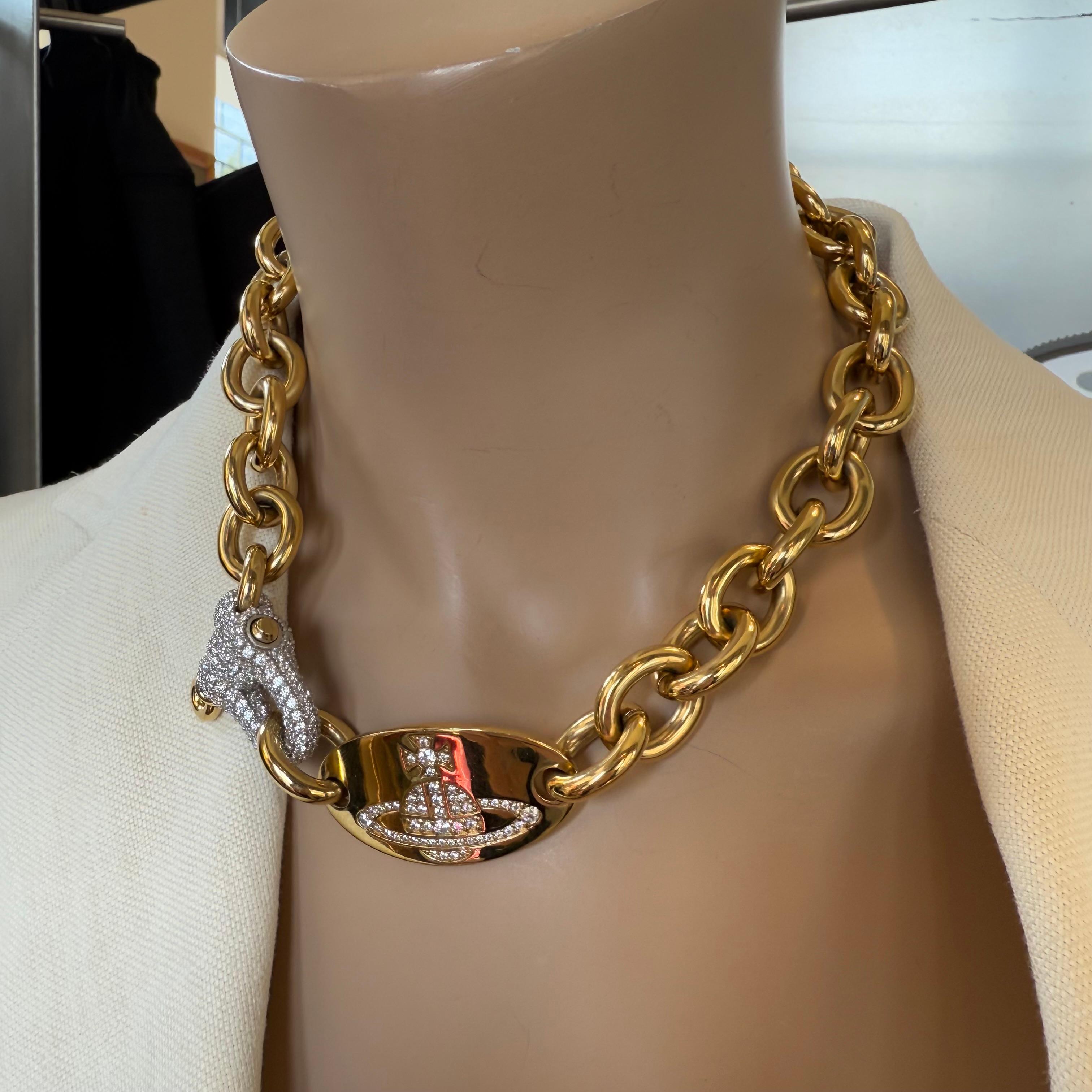 Vivienne Westwood necklace
Golden metal chain
Strass
Total length cm 42.5
Worldwide express shipping included in the price 