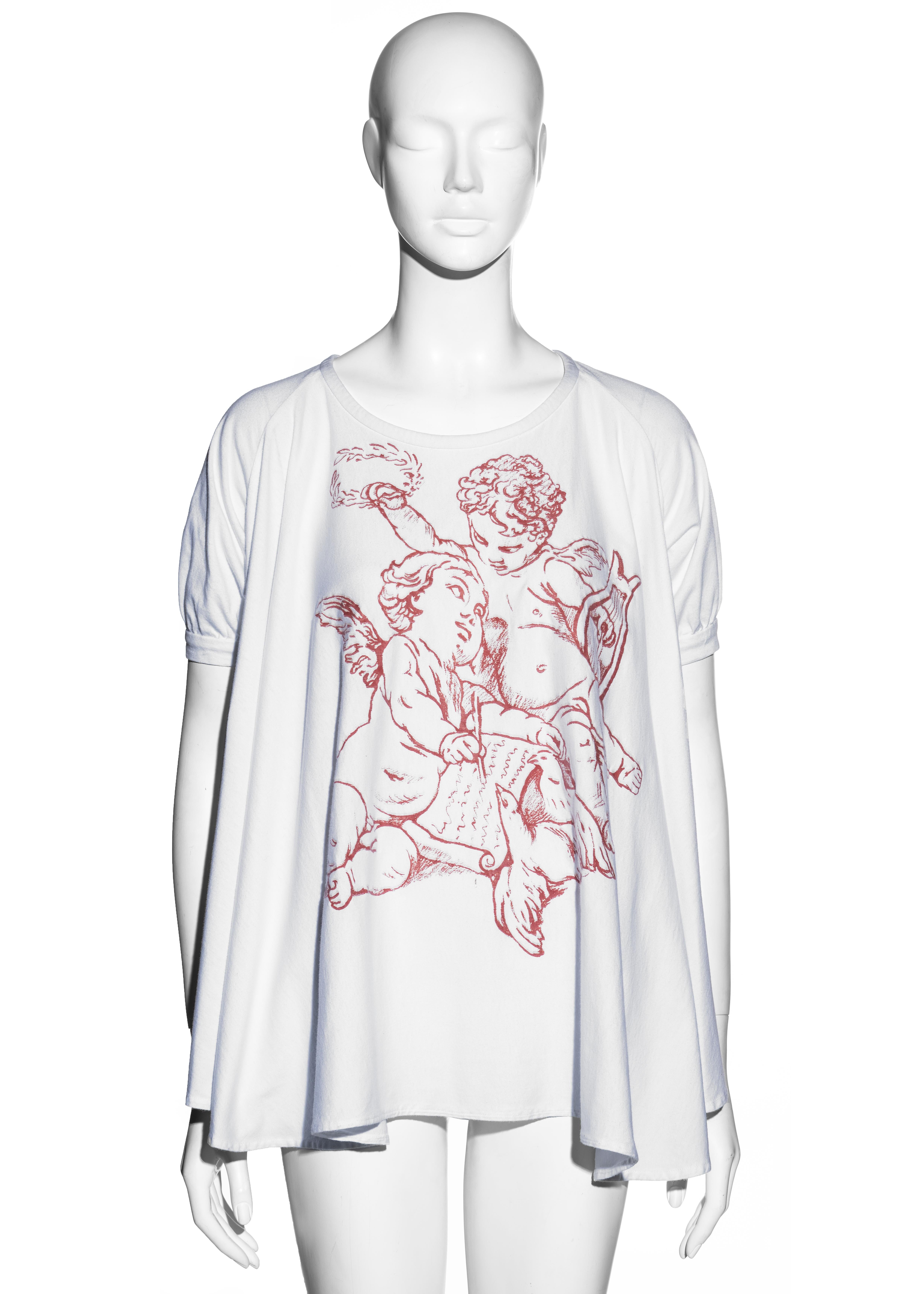 ▪ Vivienne Westwood white cotton t-shirt
▪ Cherub print 
▪ Short puff sleeve
▪ Wide cut
▪ One Size
▪ Spring-Summer 1991