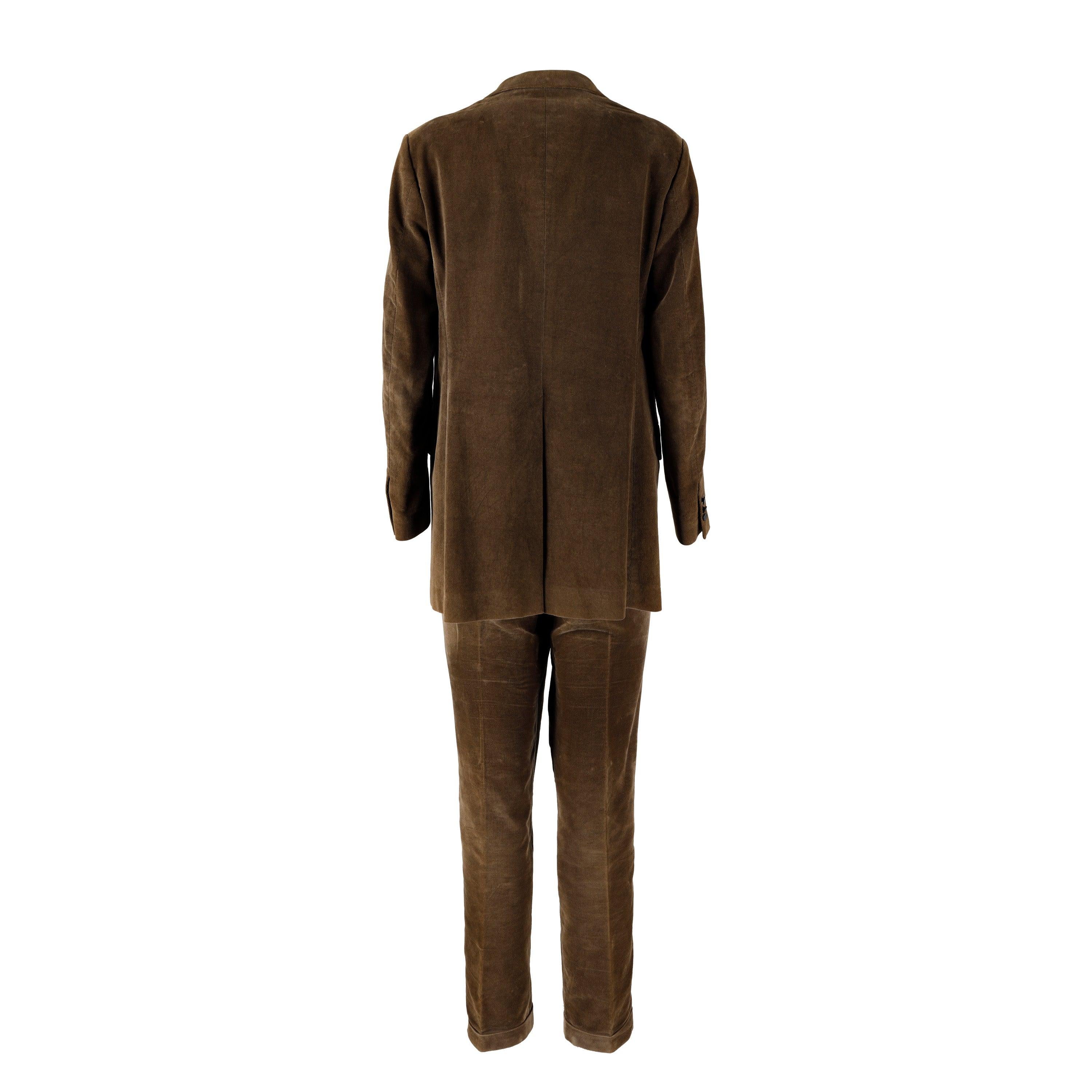 This Vivienne Westwood suit is crafted from a soft cotton corduroy fabric in a brown hue. Carefully designed details include a notched lapel, two-button closure, and 3 flap pockets, creating a classic look. The long jacket has a comfortable fit and