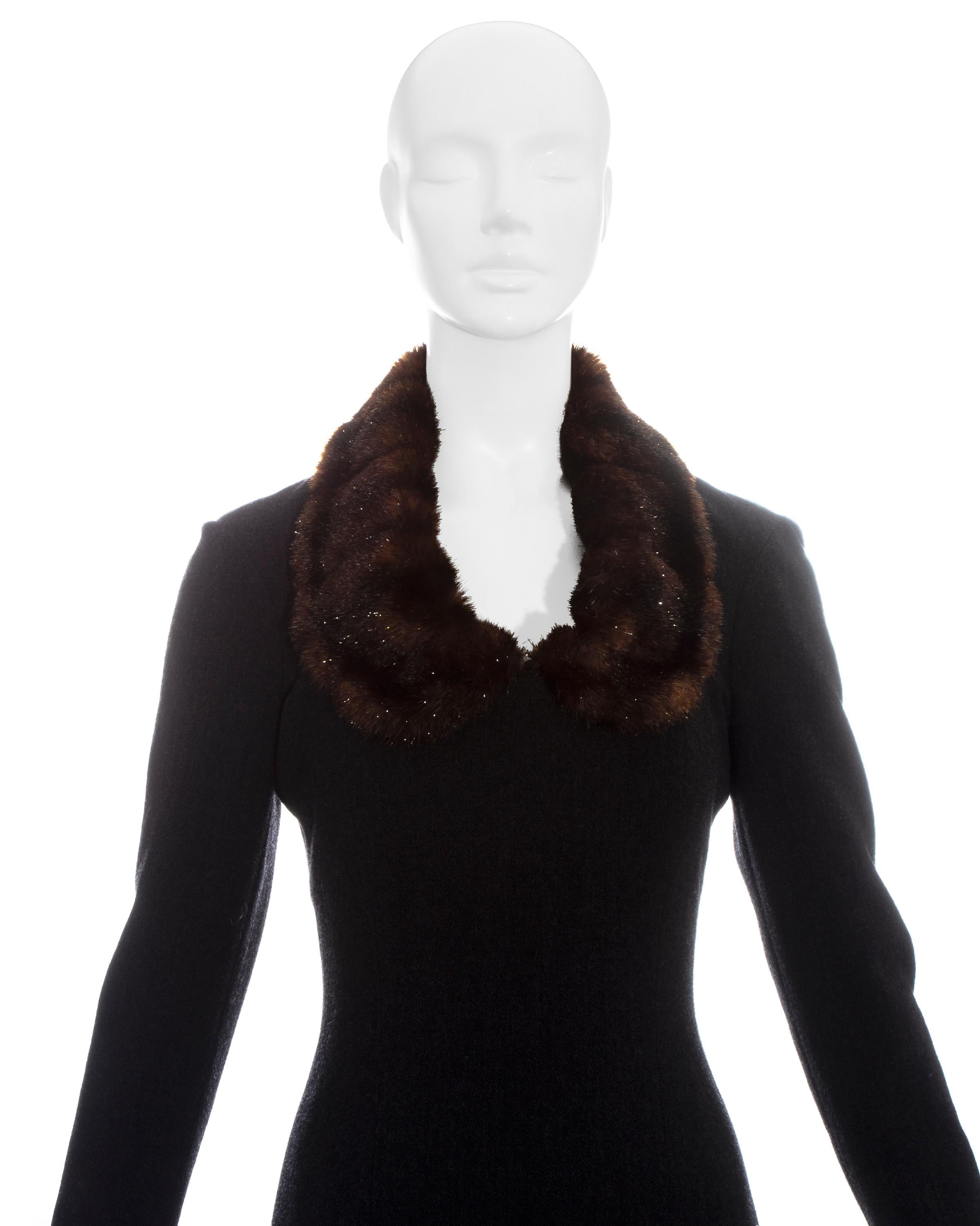 Noir Robe corsetée en laine grise Vivienne Westwood avec col en fausse fourrure, automne-hiver 1994 en vente