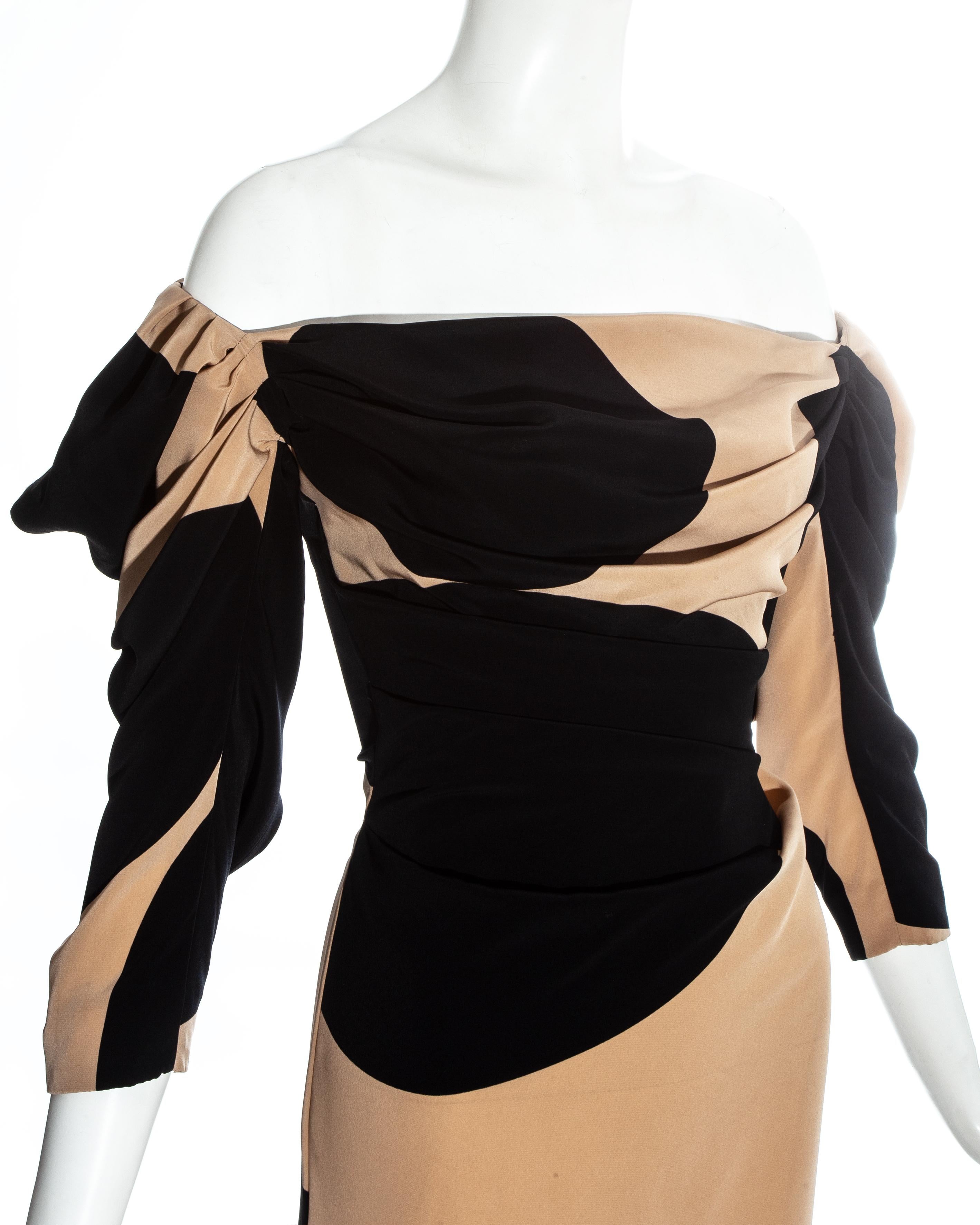De las mujeres Vivienne Westwood vestido con hombros descubiertos de seda nude con estampado de vaca, ss 1999 en venta